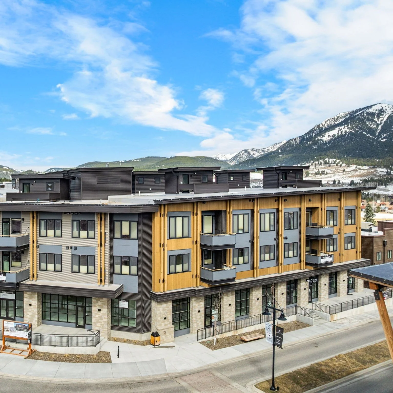 3 BEDS | 3 BATHS PH | 1,576 SQ. FT. $3,200,000