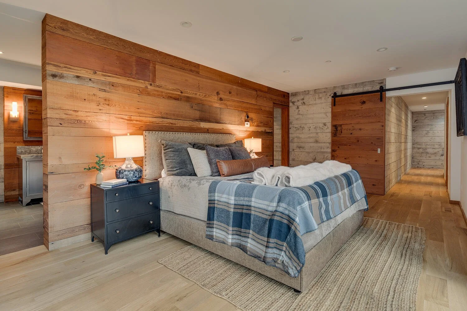 1620_lanny_ln_olympic_valley-large-020-032-primary_bedroom_en_suite-1500x1000-72dpi.jpg