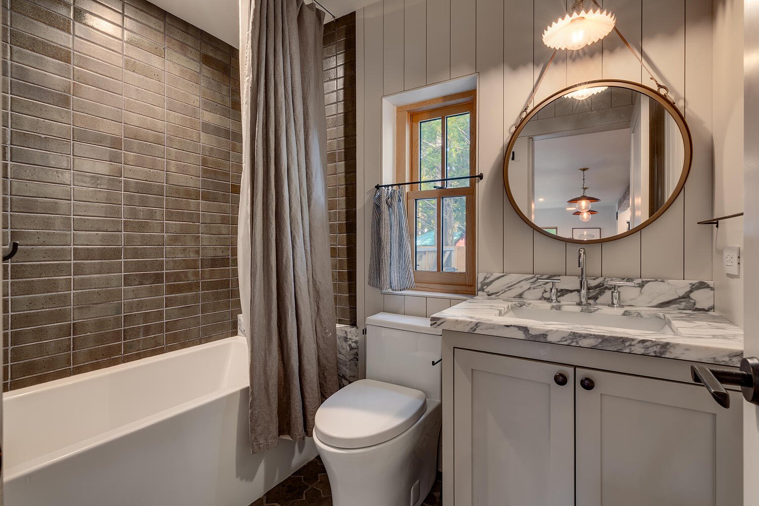 2045_w_lake_blvd_tahoe_city_ca-large-015-003-bathroom-1500x1000-72dpi.jpg