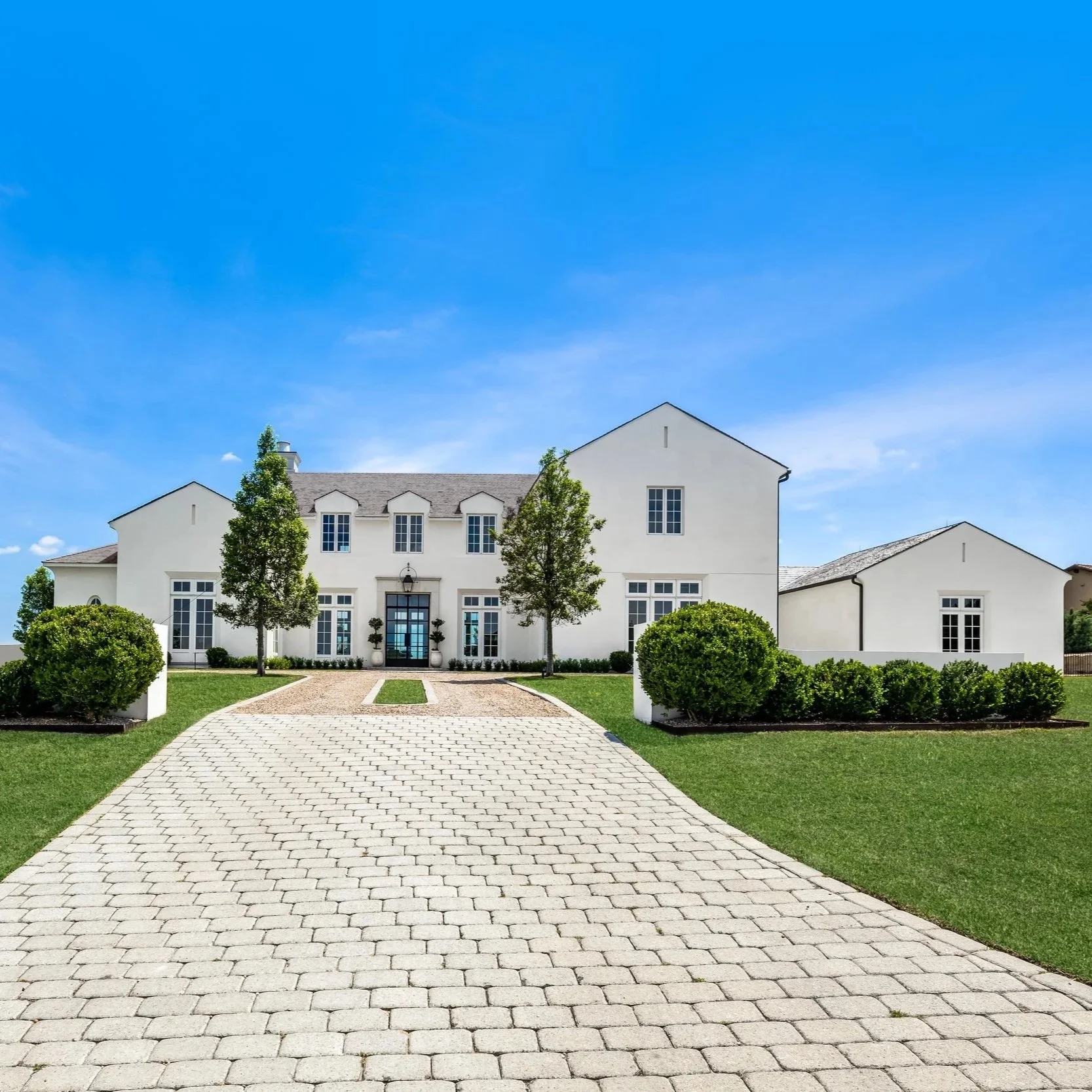 4 BEDS | 4 BATHS | 4,778 SQ. FT. $5,500,000