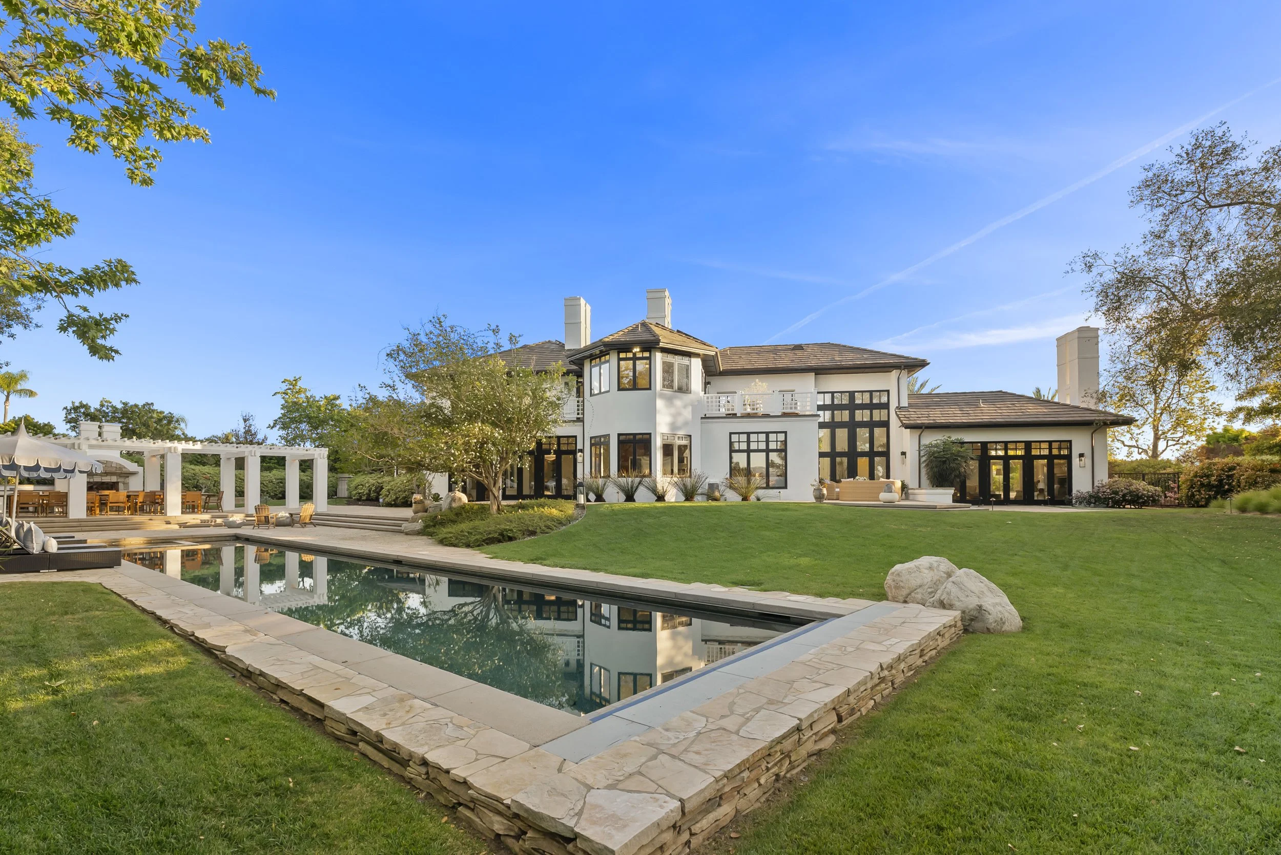 6 BEDS | 10 BATHS | 6,800 SQ. FT. | $9,995,000