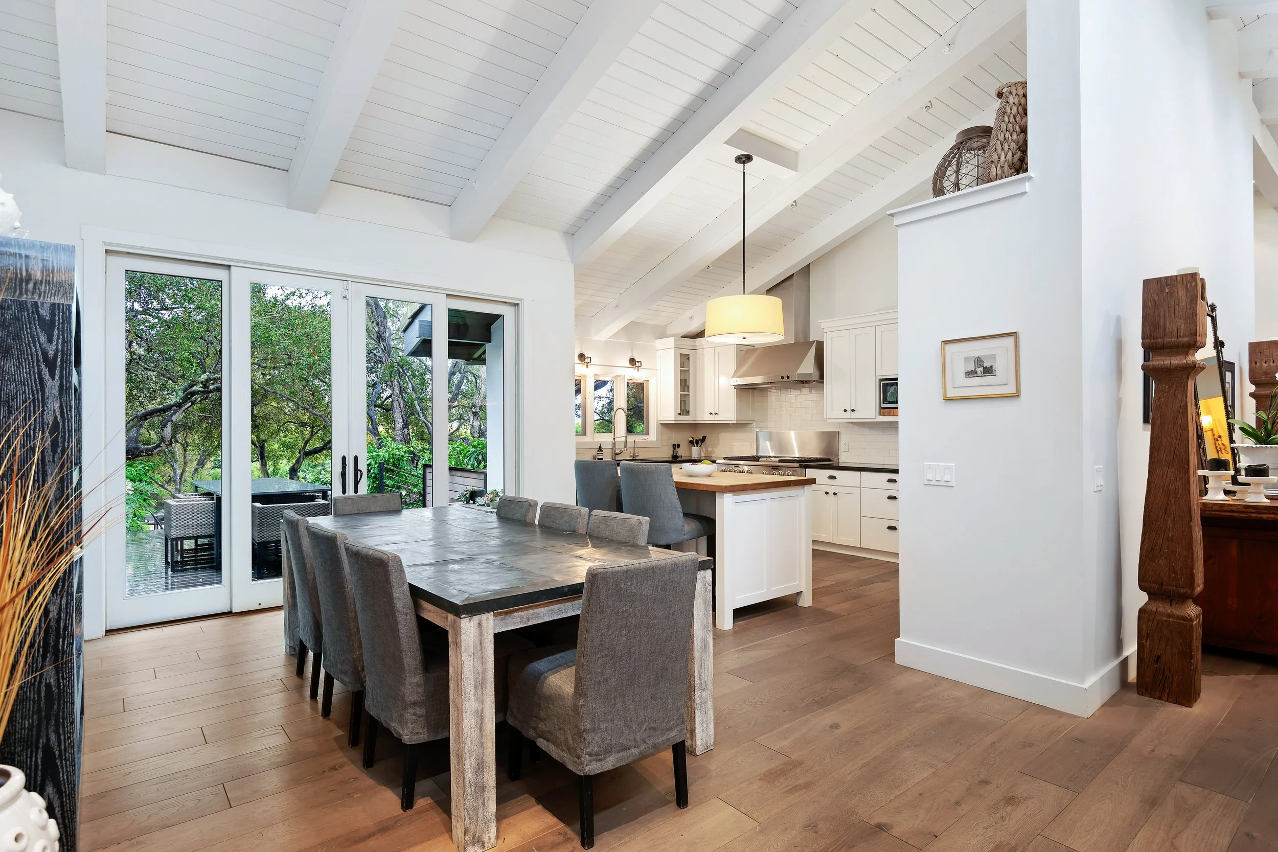 10 - Dining - Kitchen.jpg