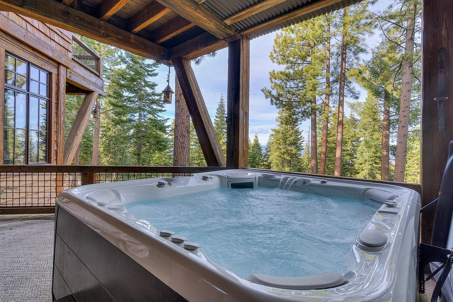 2388_overlook_pl_truckee_ca-large-051-044-hot_tub-1500x1000-72dpi.jpg
