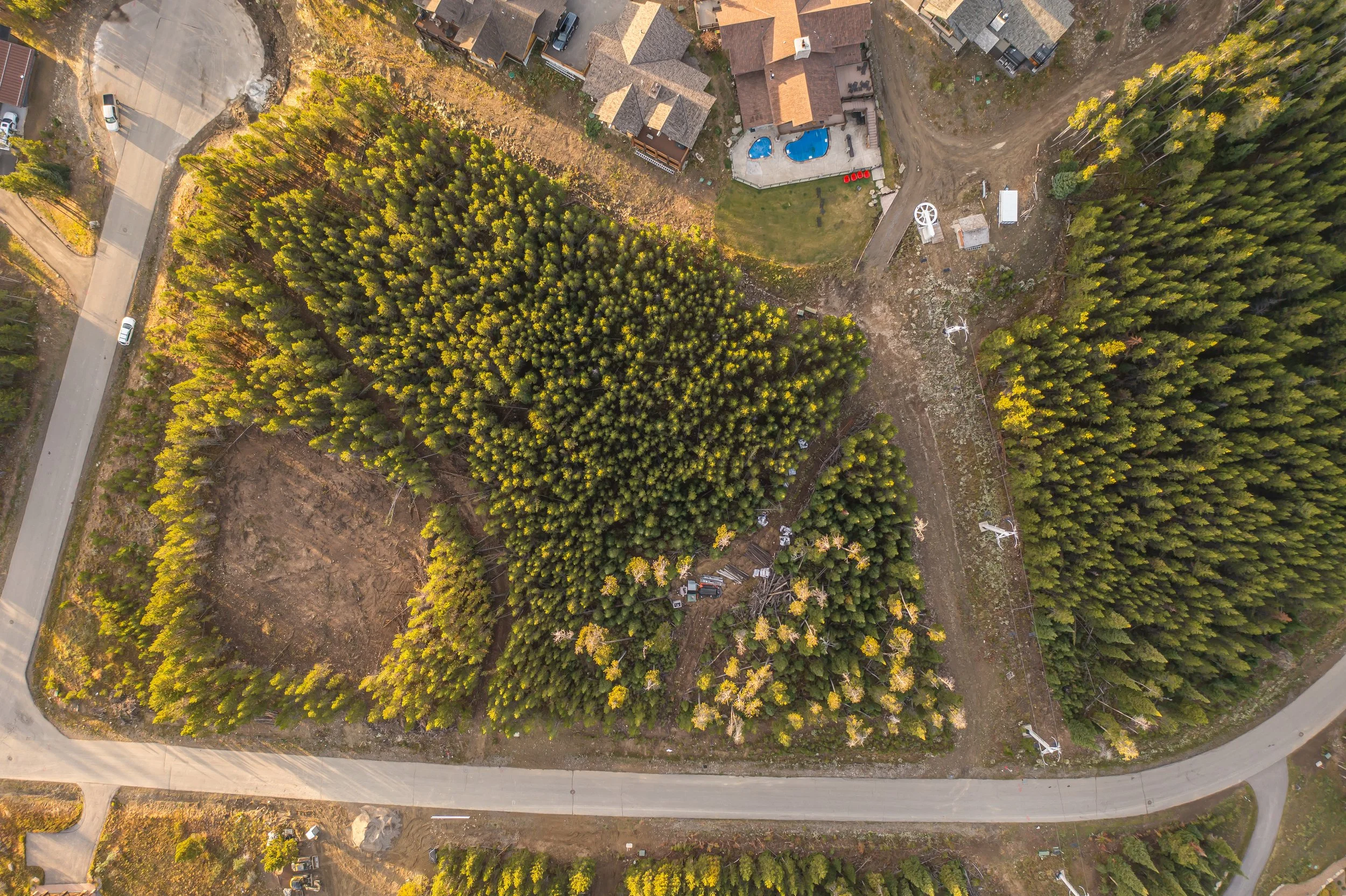 0.835-ACRE PLOT $1,890,000