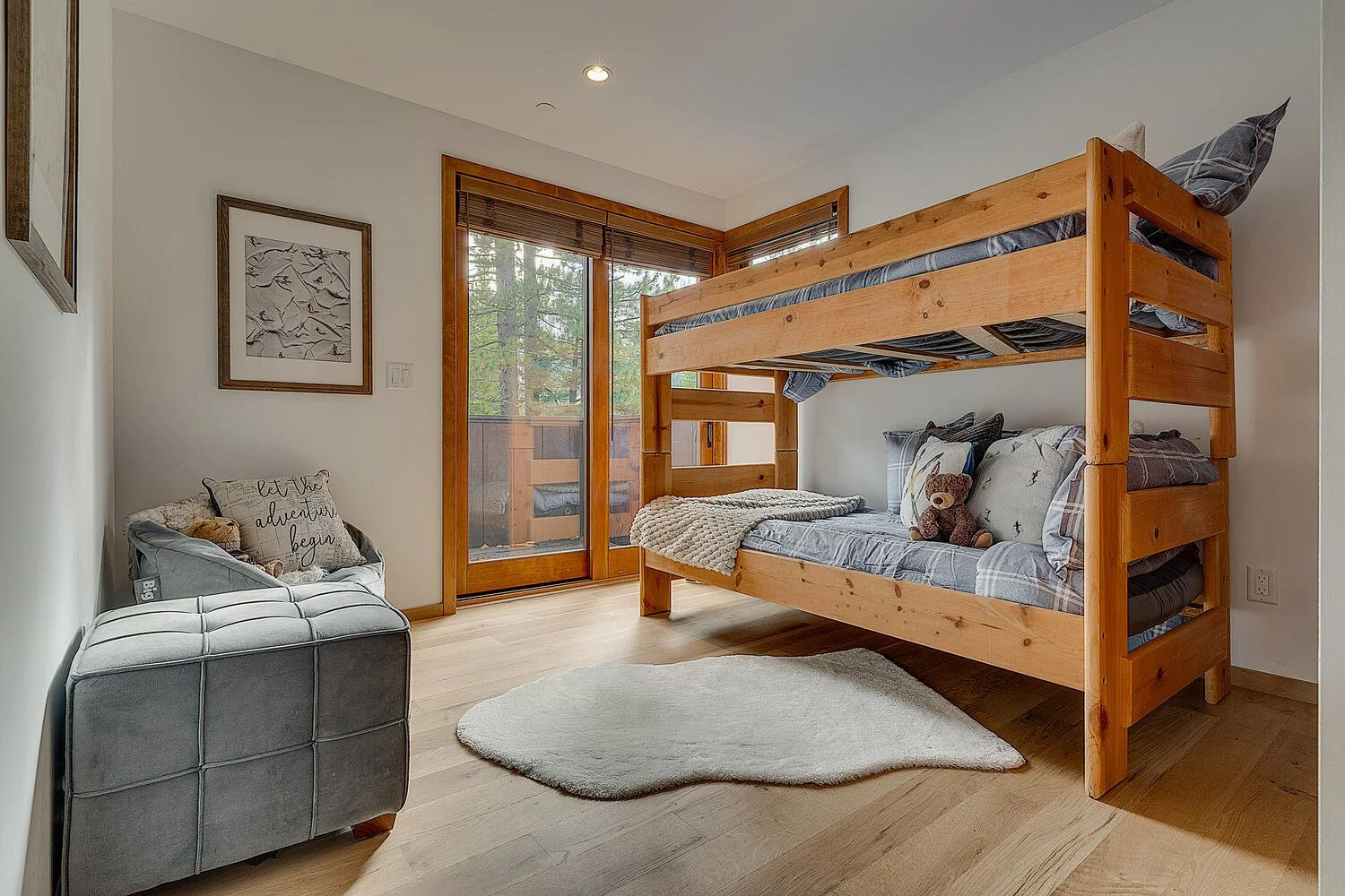 1620_lanny_ln_olympic_valley-large-030-017-bedroom_en_suite-1500x1000-72dpi.jpg