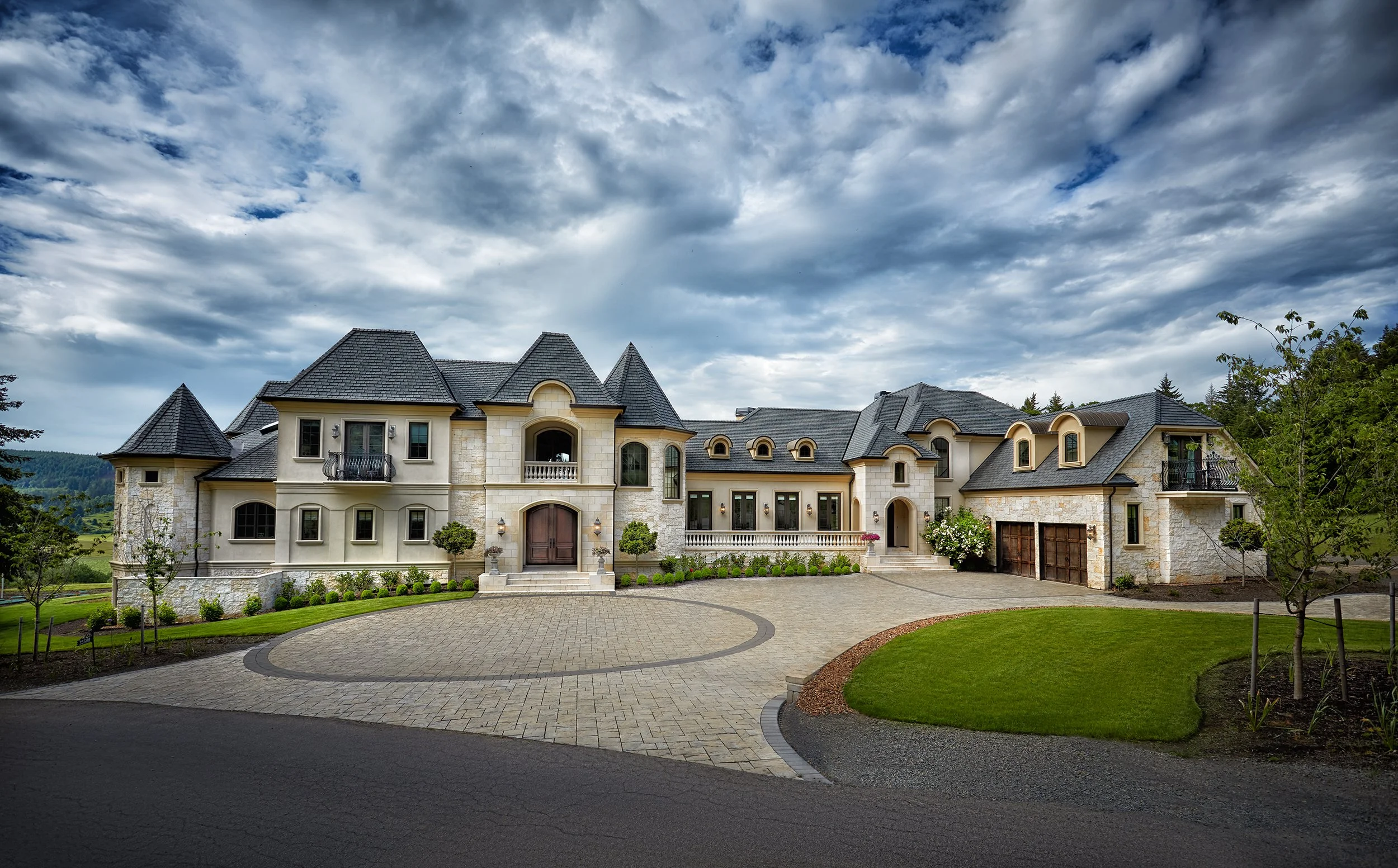 9 BEDS | 10 BATHS | 13,300 SQ. FT | WILLAMINA, OR