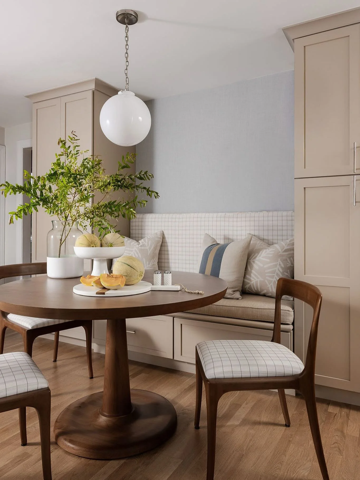 This client wanted a kitchen table instead of an island and this is where we ended up!
We love how warm and functional this corner turned out 🤎

Designed with: @wendyhcallahan 

Photography: @taraleecallow