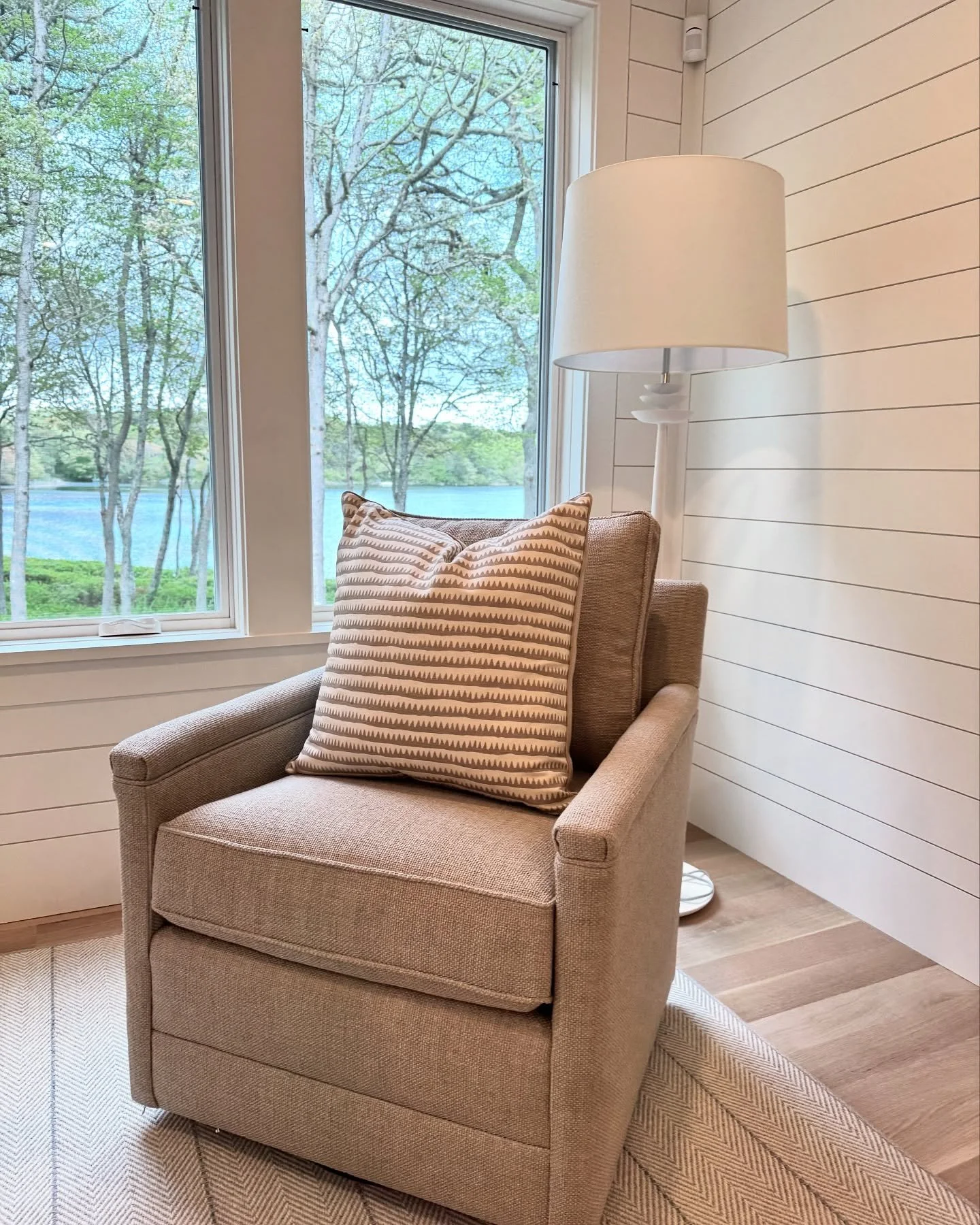 Some shots from yesterdays furniture install 
&bull;
&bull;
&bull;
In collaboration with @wendyhcallahan and @amymorganinteriordesign