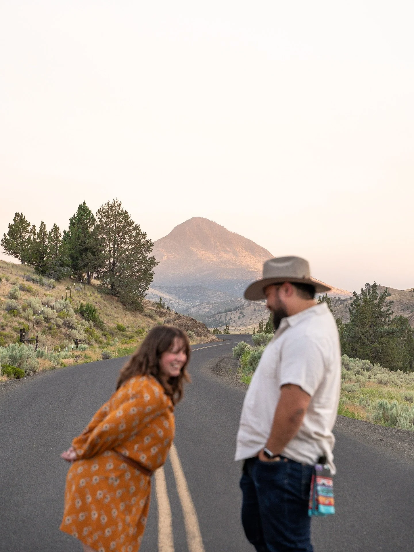 Chasing sunsets with Beth + Brandon 🌅 

#pnwphotography #pnw #adventurephotographer