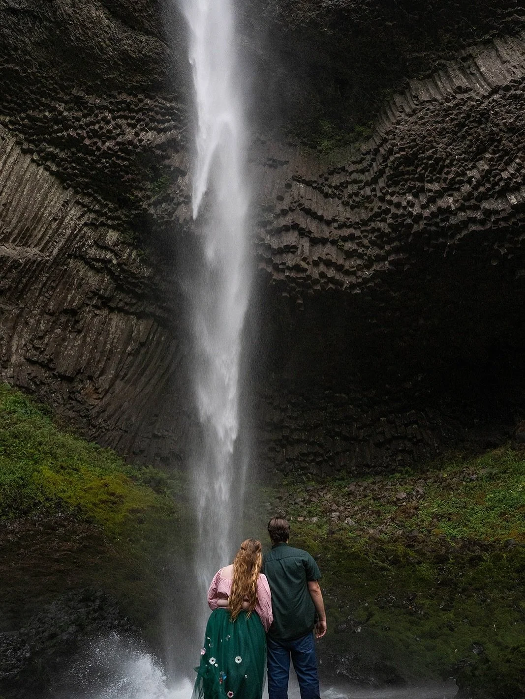 Morgan + Garren near one of my favorite waterfalls in the Columbia river gorge 🌿 

#pnwphoto #adventurephotographer #elopementphotographer