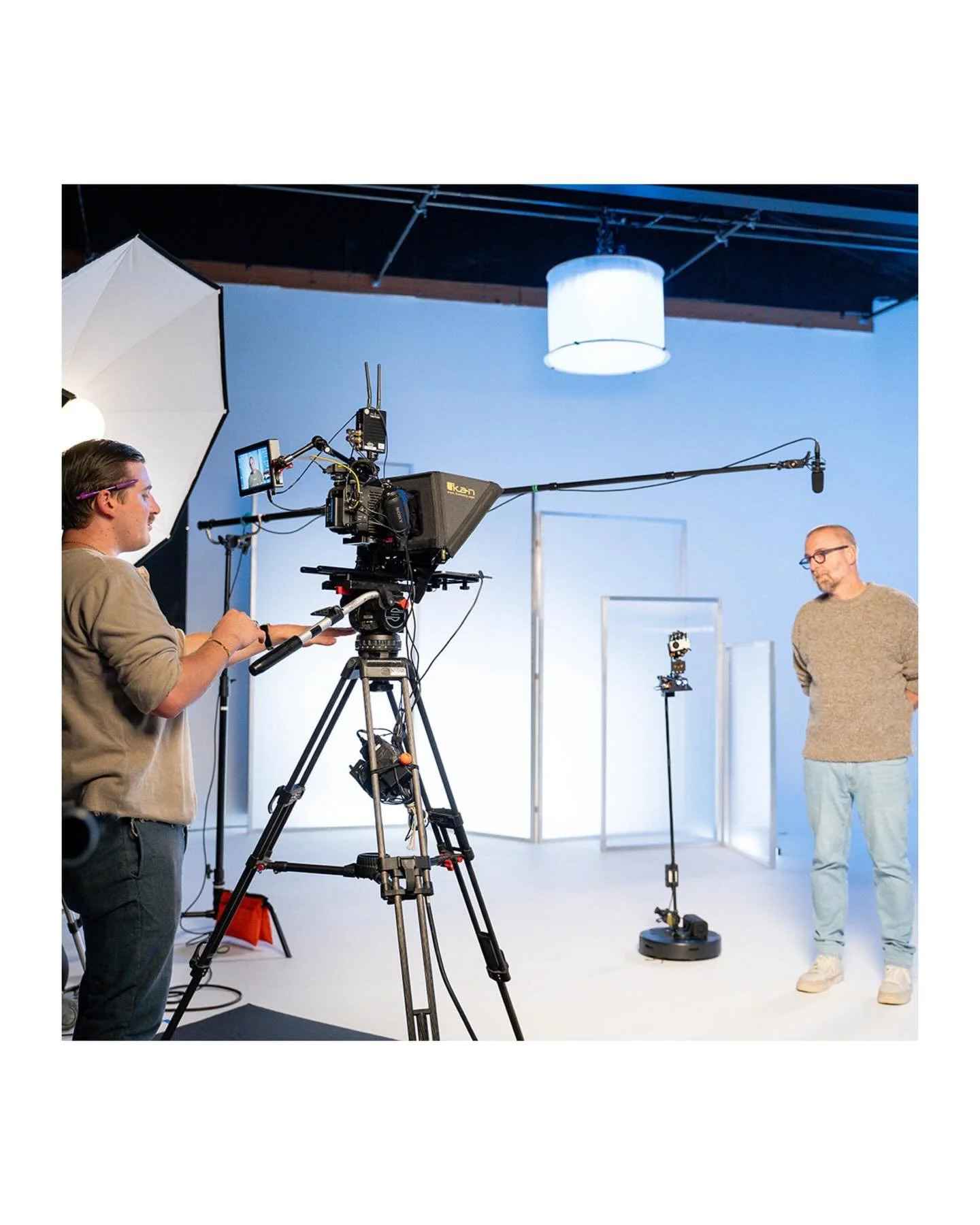 Here&rsquo;s some behind the scenes of a recent production with @poleycreative ✌️🎬 

#pnwphoto #portlandoregon