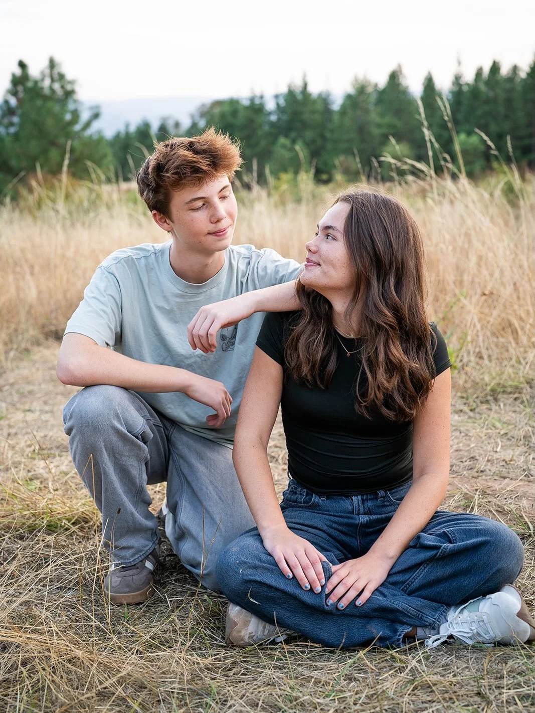 These sibling photos from the Sigander Family photoshoot are so precious 🫶