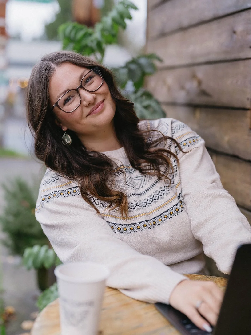 Thinking about updating your headshots? I offer in-office, studio, and lifestyle photography to refresh your branding in a way that feels authentic to you.

When working with Breah, we focused on capturing the behind the scenes moments of the care sh