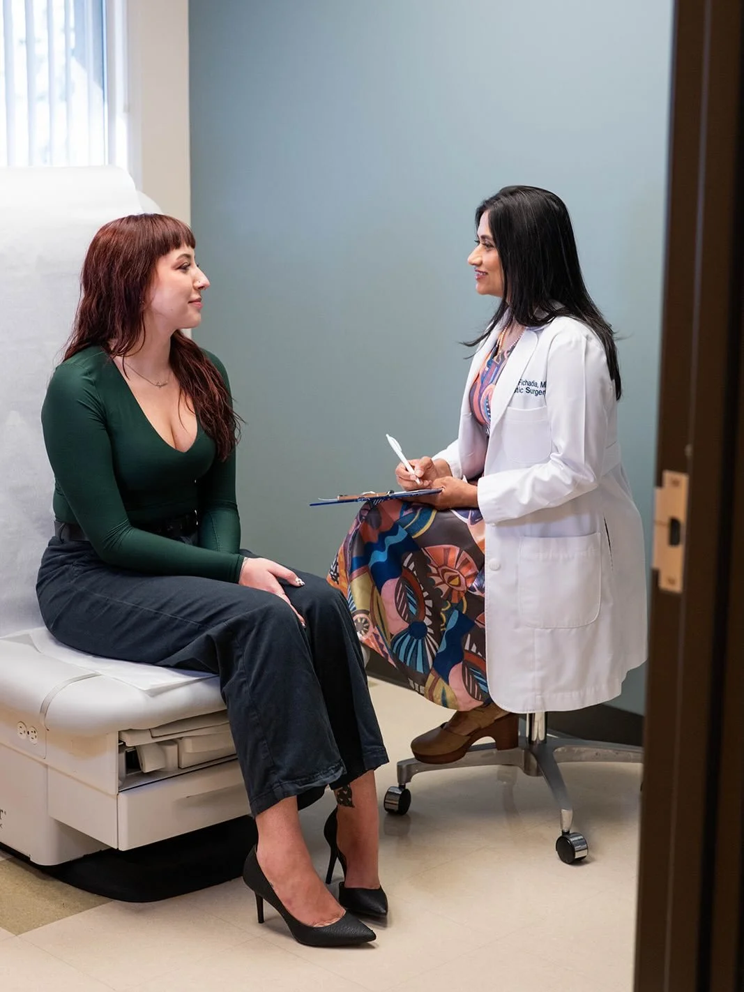 It&rsquo;s really inspiring to see the intention Dr. Fichadia brings to her work. The care and attention she gives each patient comes through in a way that feels clear and genuinely empathetic.

I offer in office lifestyle and headshot photography to