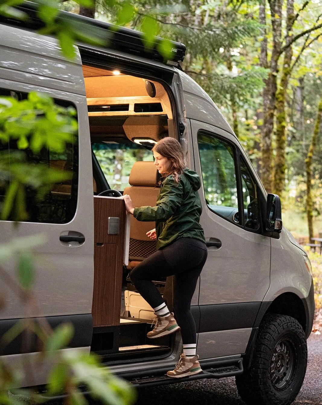 I love how @limitless_van blends sleek design with thoughtful intention, creating a space that helps you fully embrace adventure and connection with the outdoors. It feels especially aligned to partner with this local custom van company that shares a