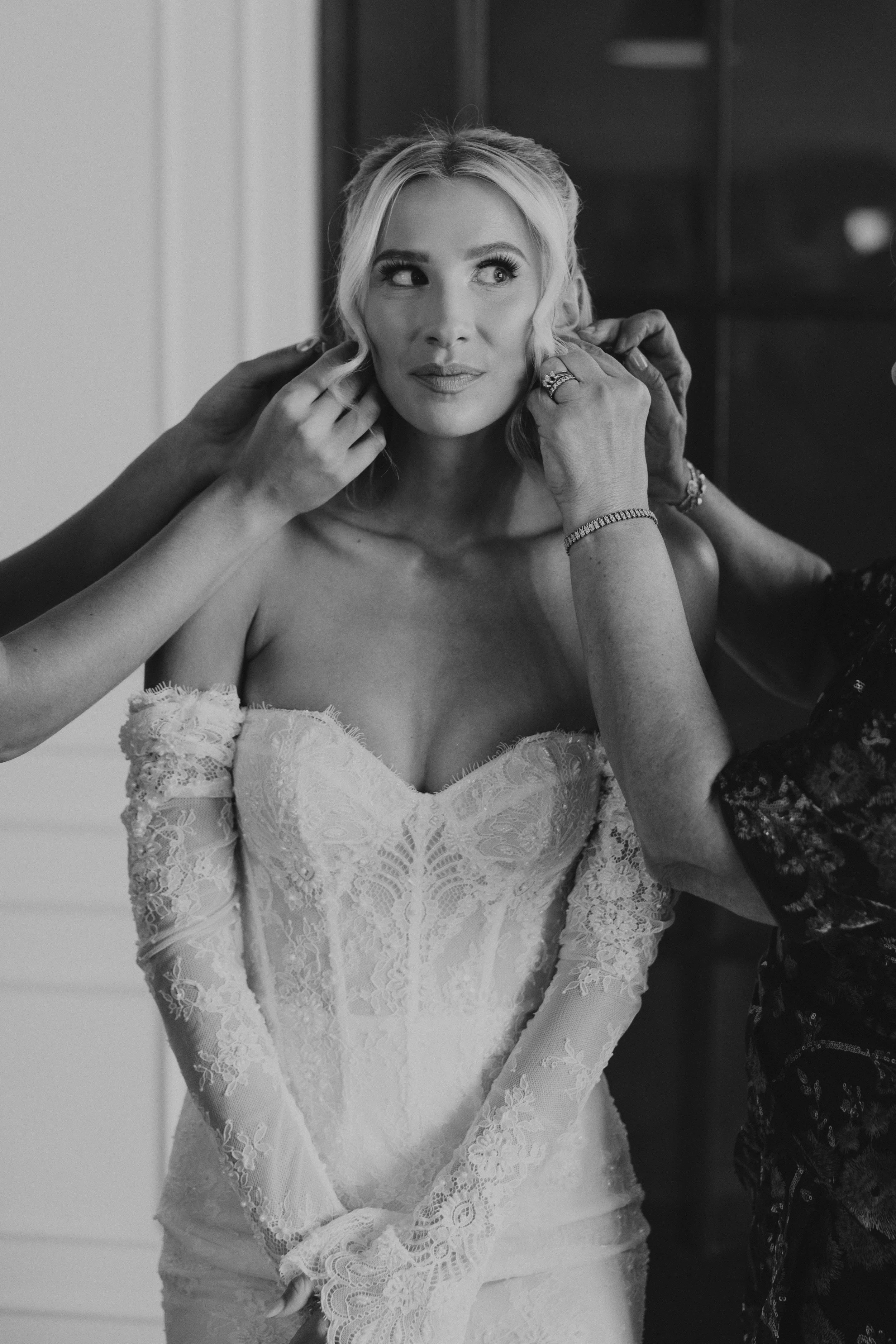 E & B getting ready moments-4343-2.jpg