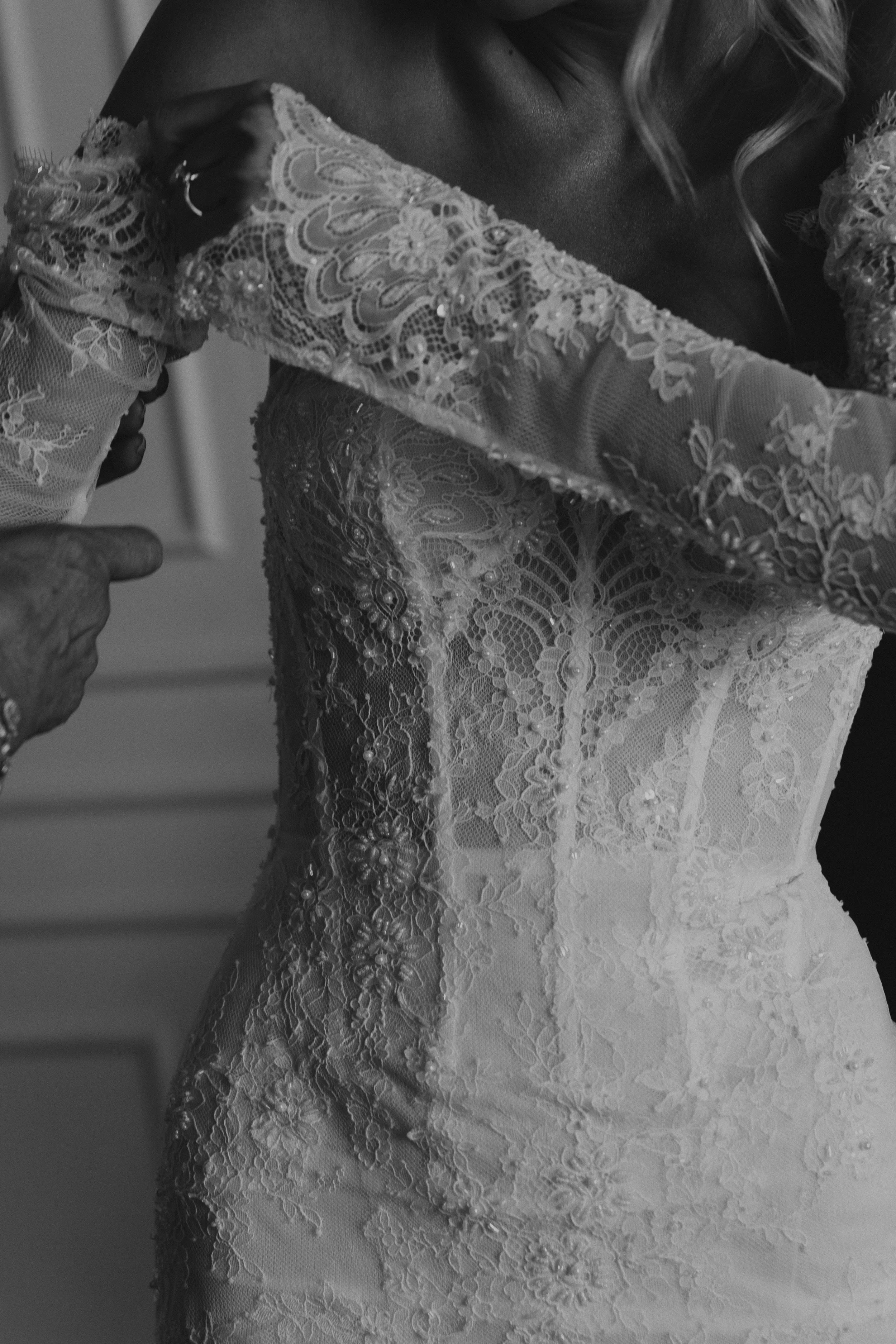 E & B getting ready moments-4295-2.jpg