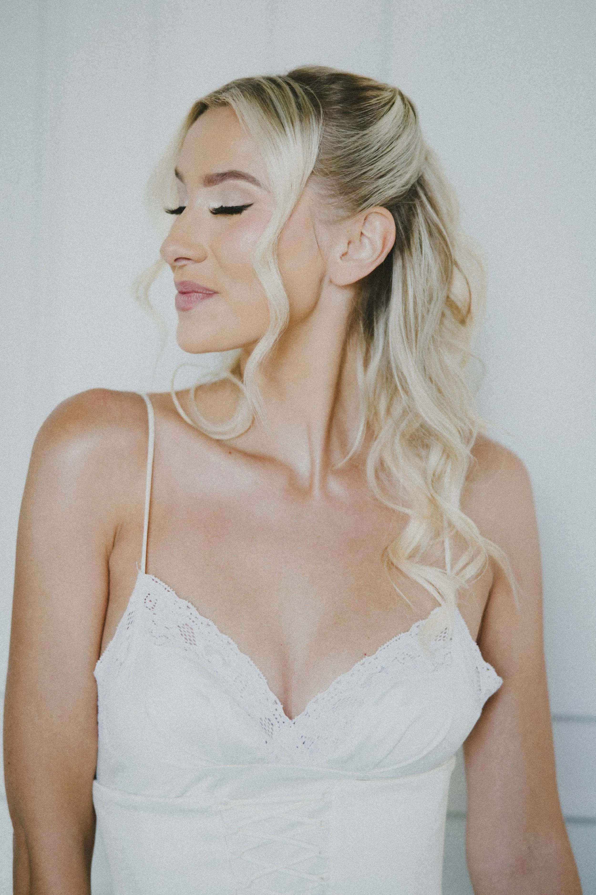 E & B getting ready moments-4089-2.jpg