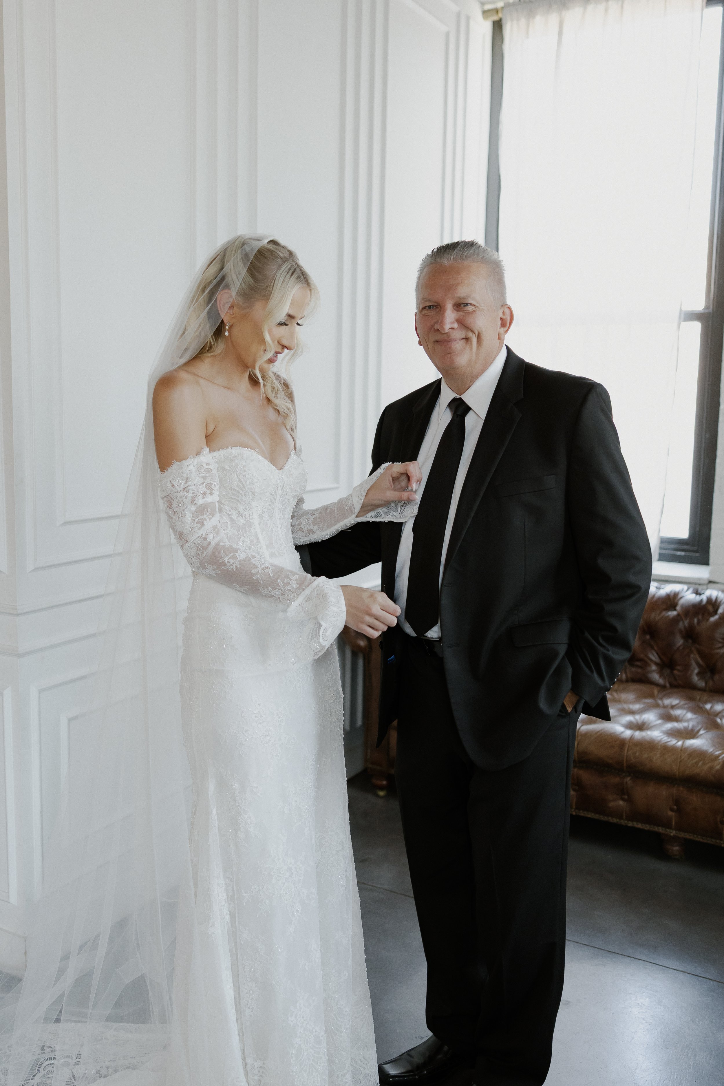 E & B getting ready moments-4582.jpg