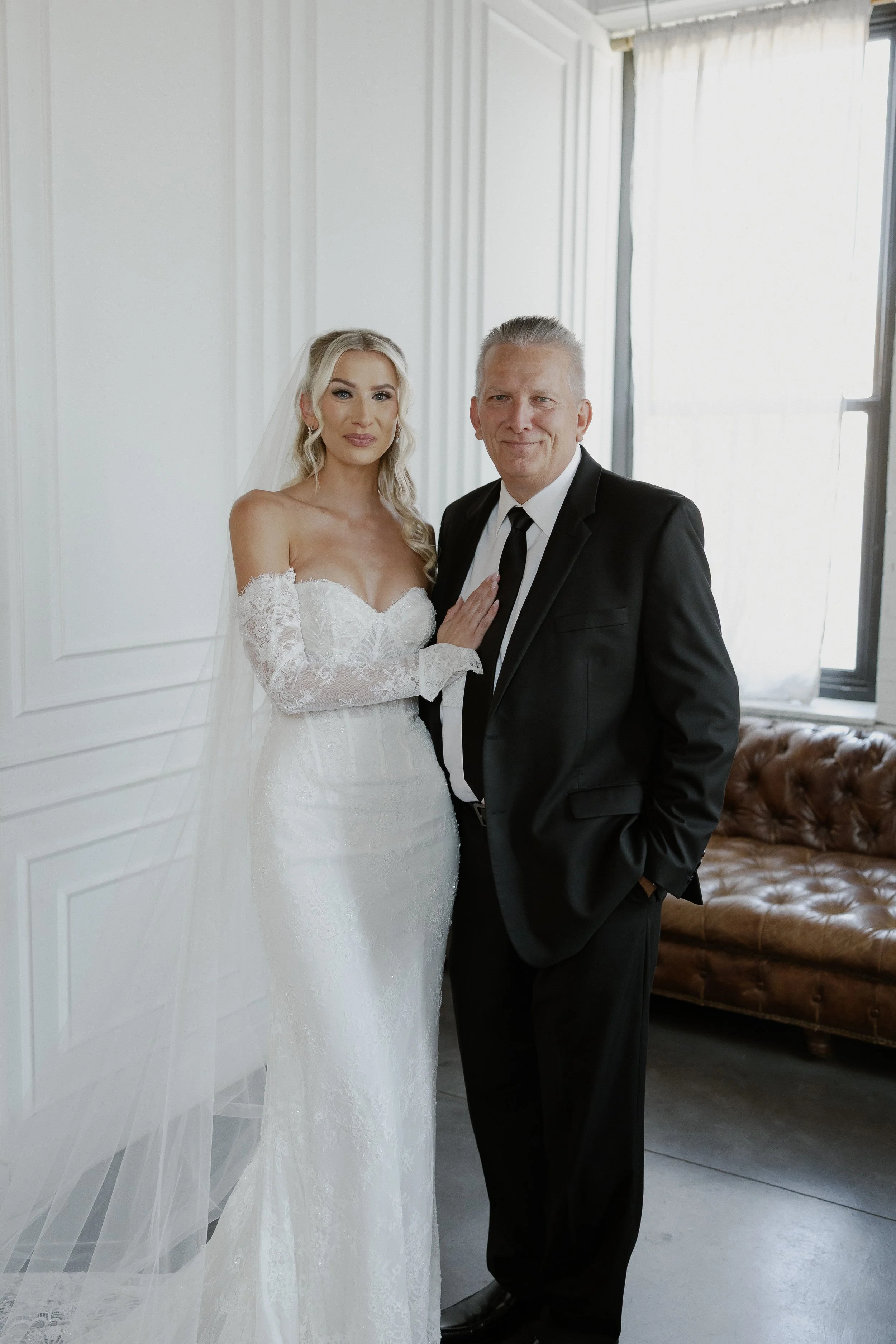 E & B getting ready moments-4571.jpg