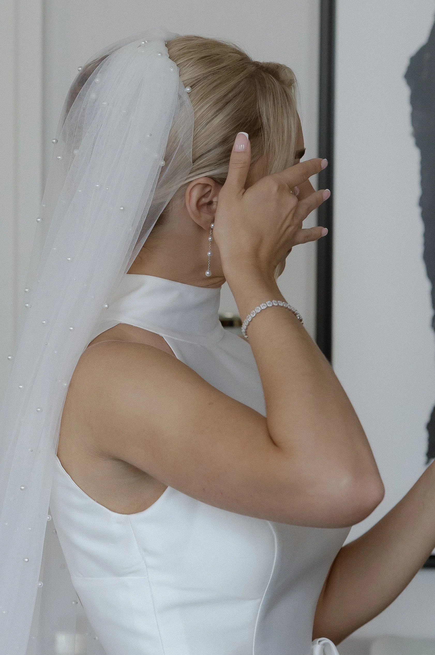 J & T getting ready moment-8812.jpg