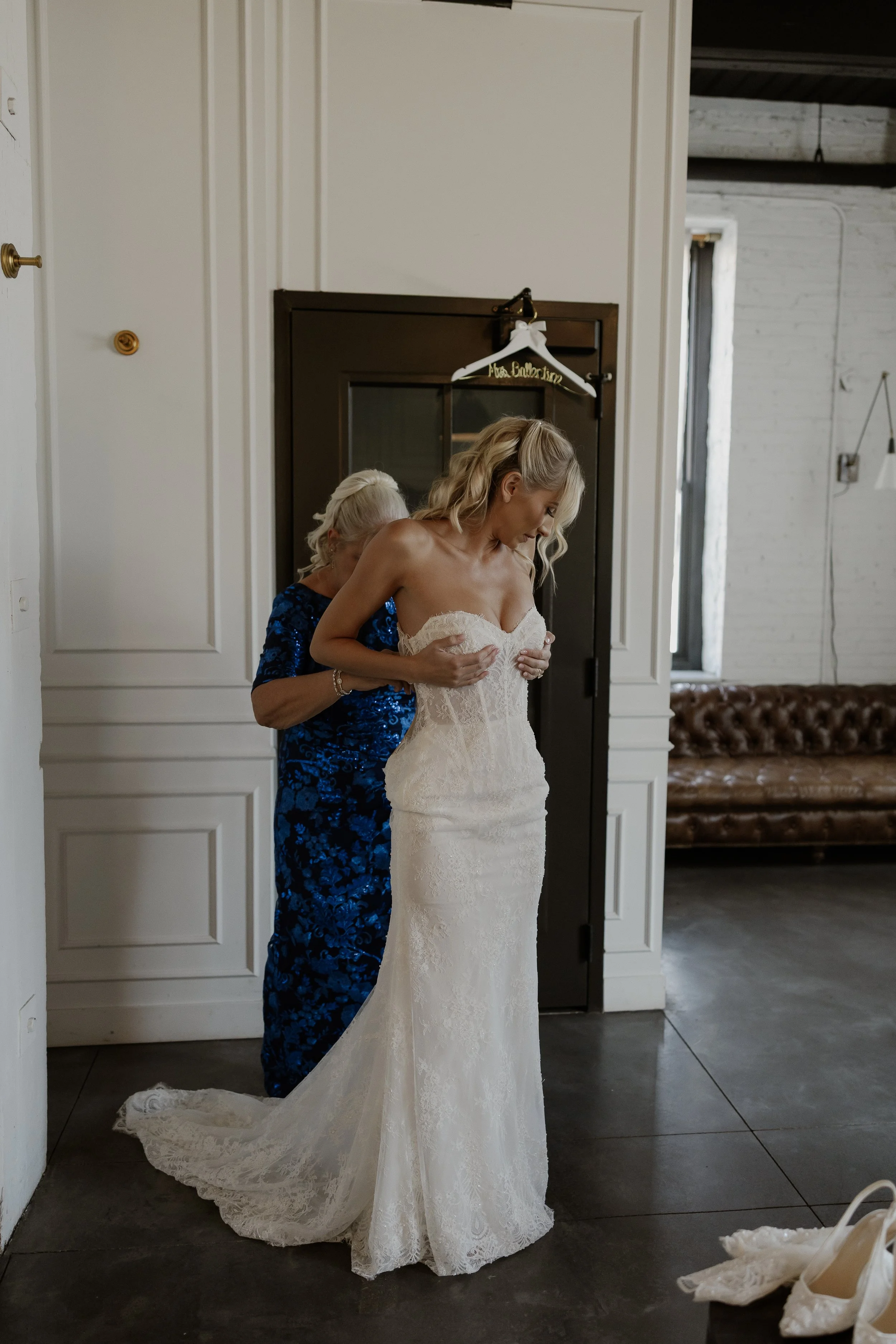 E & B getting ready moments-4253.jpg