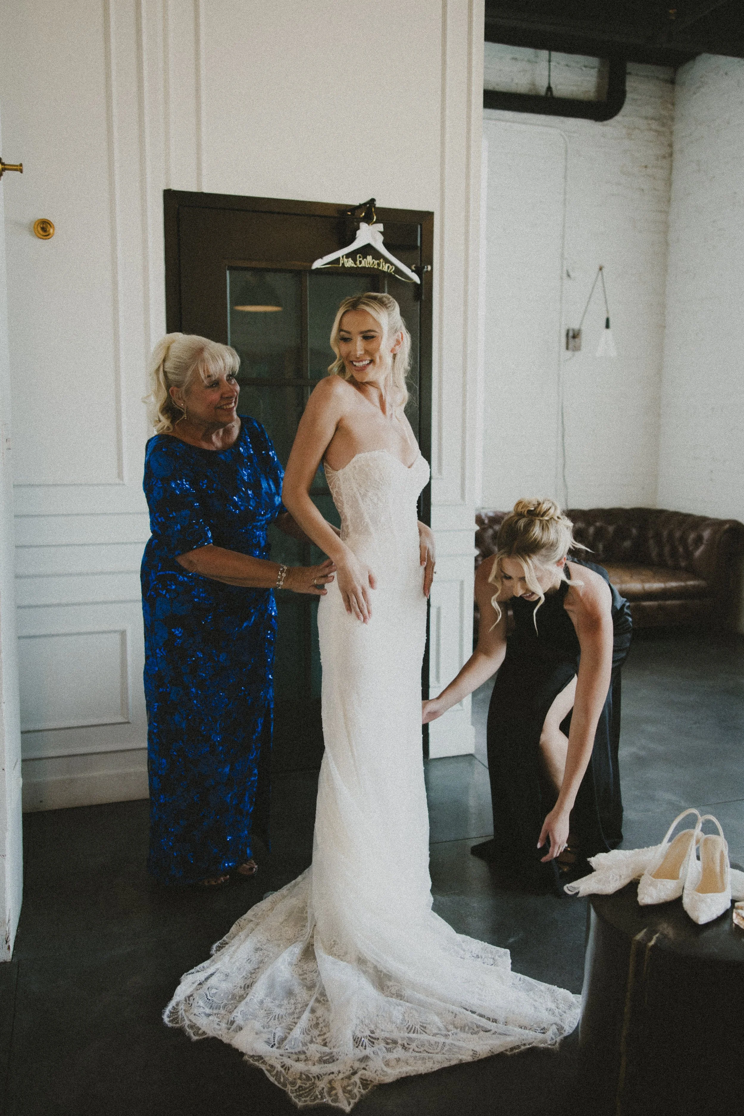 E & B getting ready moments-4262.jpg