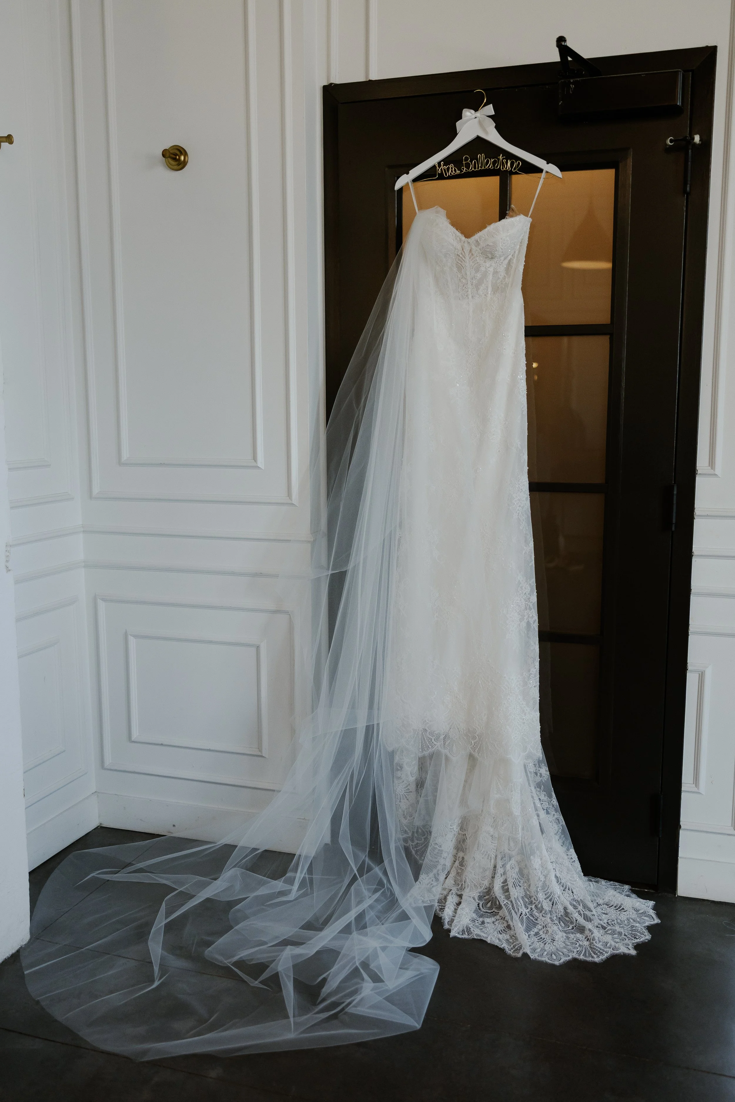 E & B getting ready moments-4227.jpg