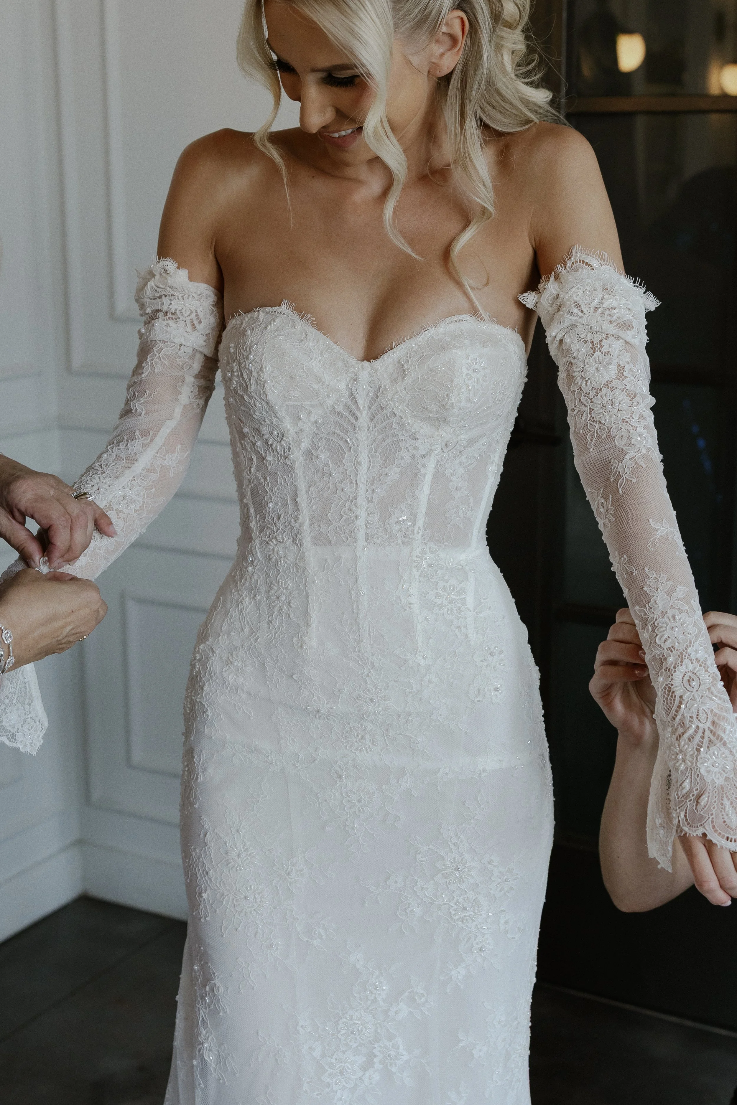 E & B getting ready moments-4307.jpg