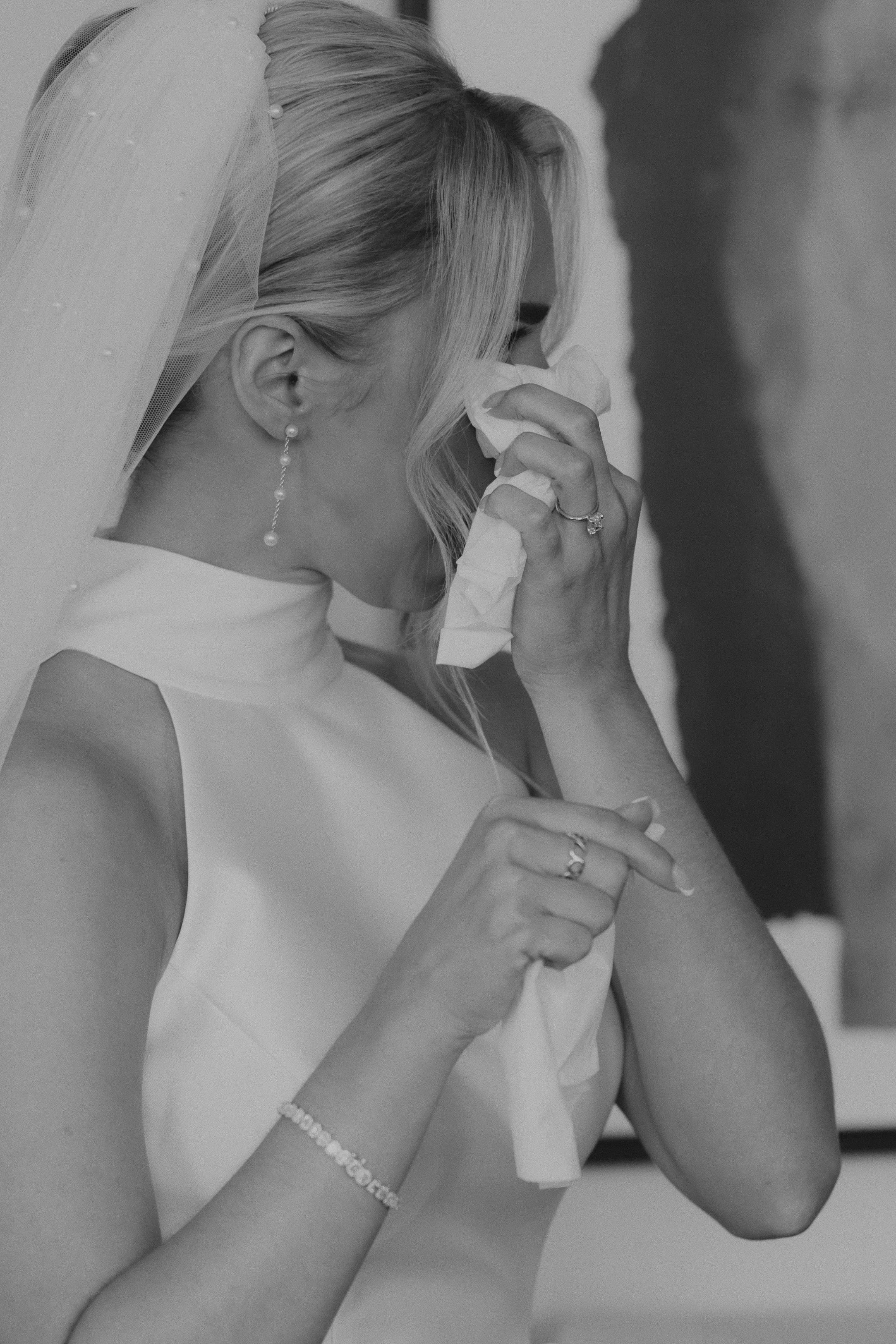 J & T getting ready moment-8821.jpg
