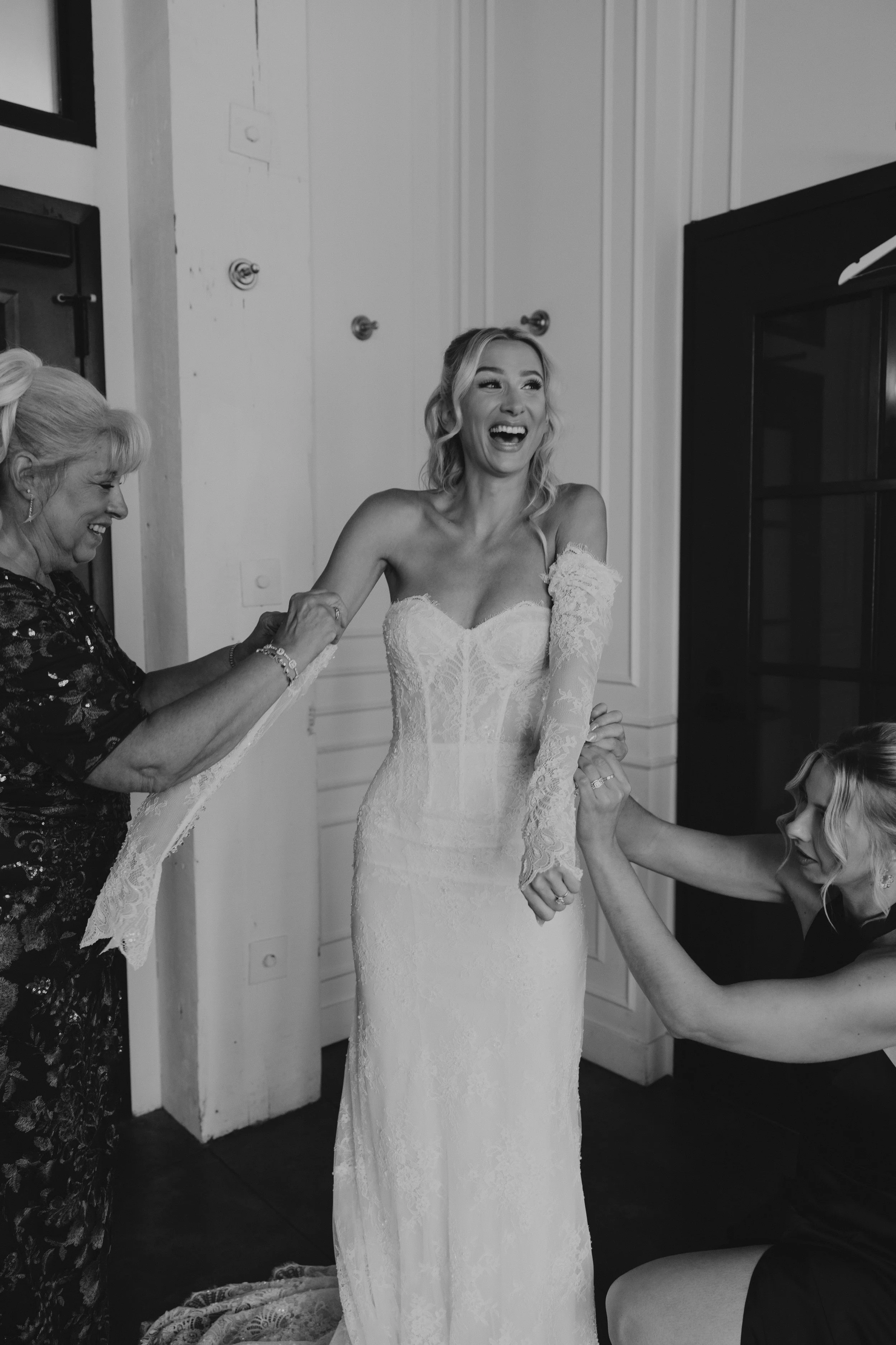 E & B getting ready moments-4289-2.jpg