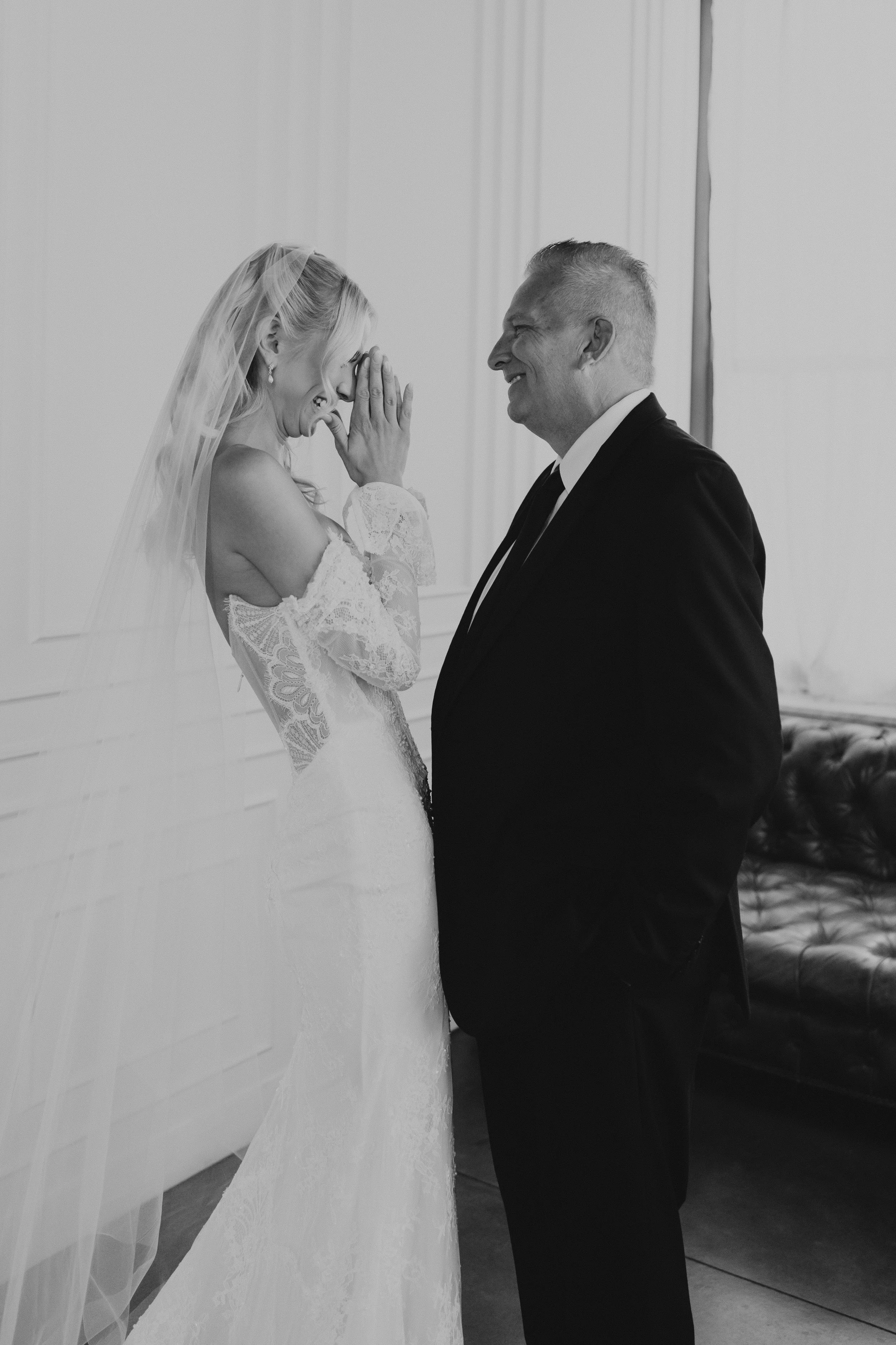 E & B getting ready moments-4558-2.jpg