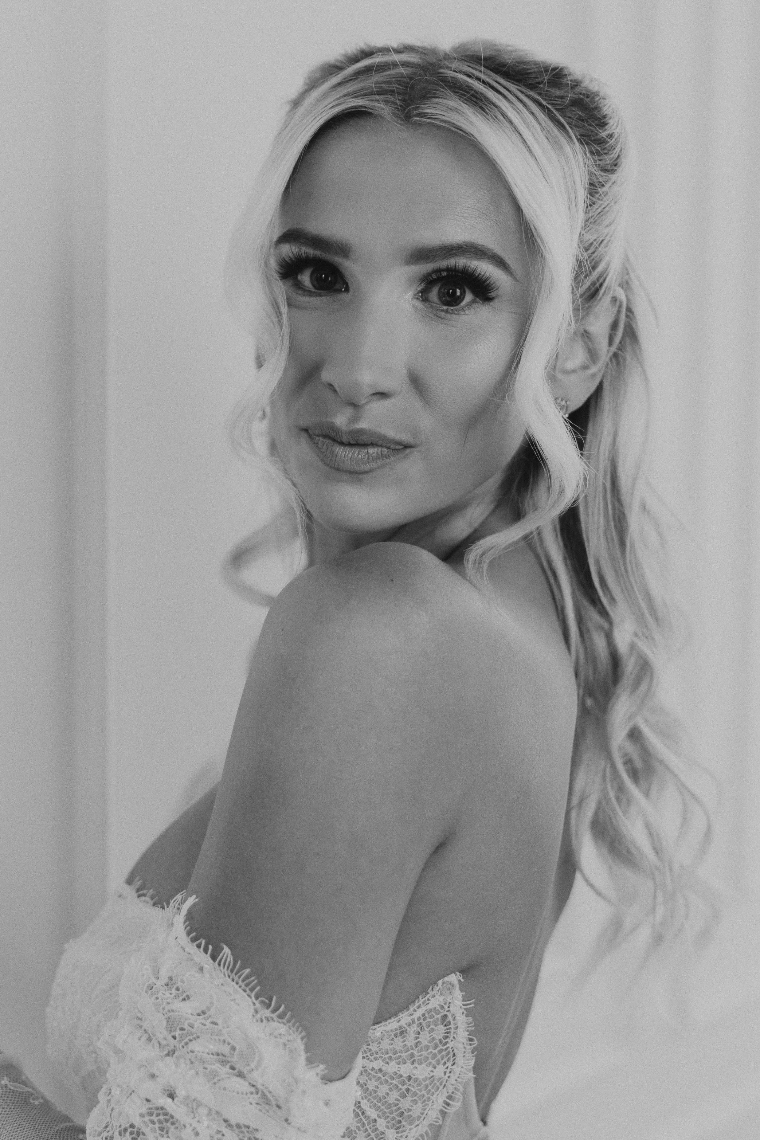 E & B getting ready moments-4412-2.jpg