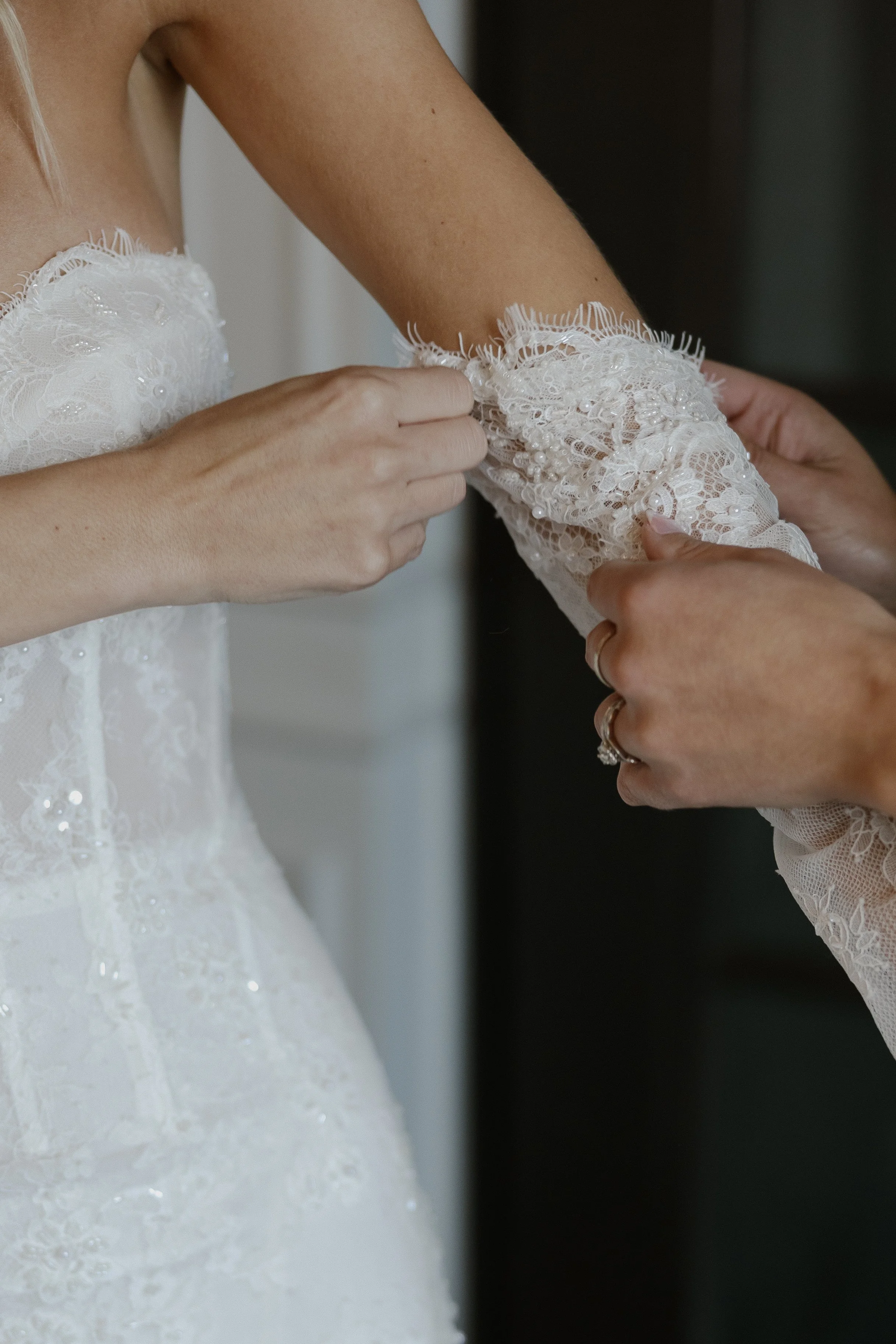 E & B getting ready moments-4274.jpg