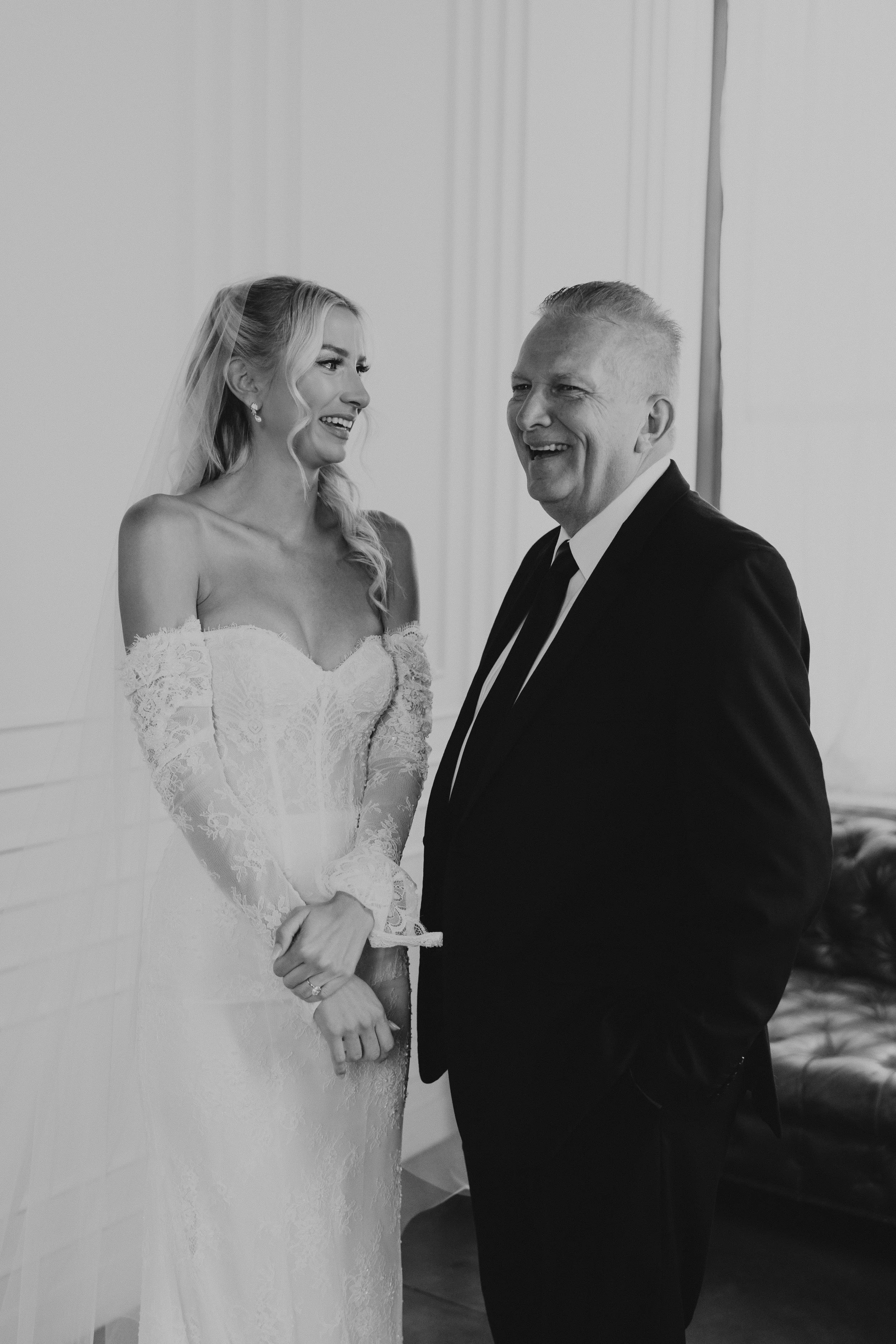 E & B getting ready moments-4570-2.jpg