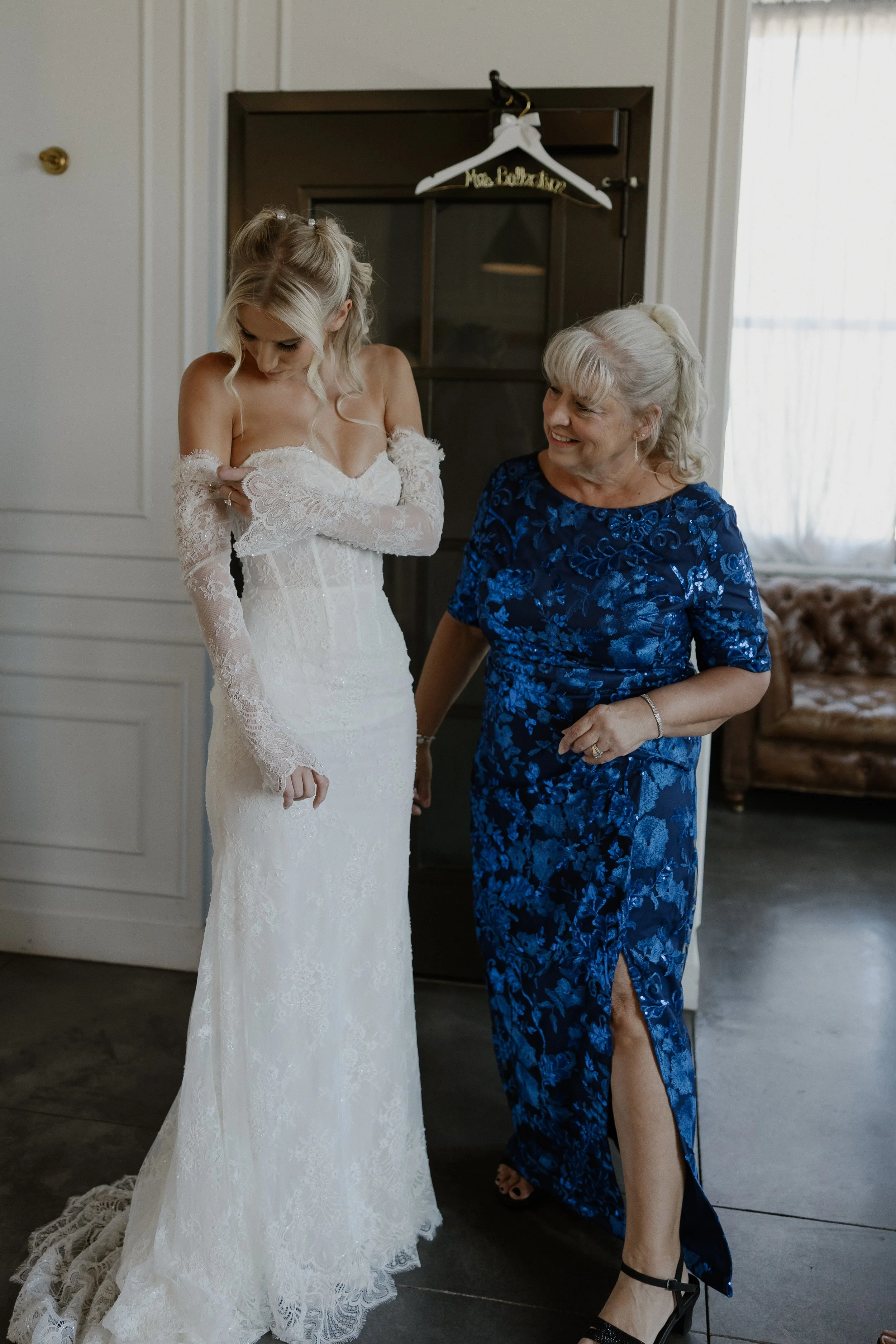 E & B getting ready moments-4336.jpg