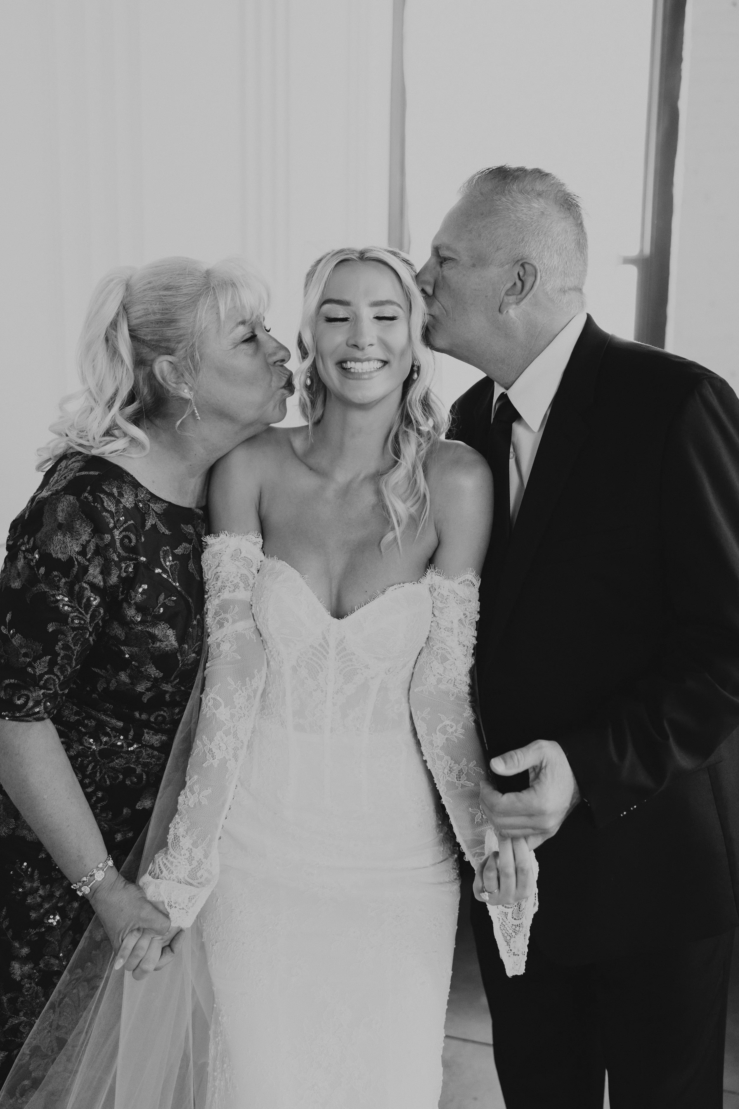 E & B getting ready moments-4598-2.jpg