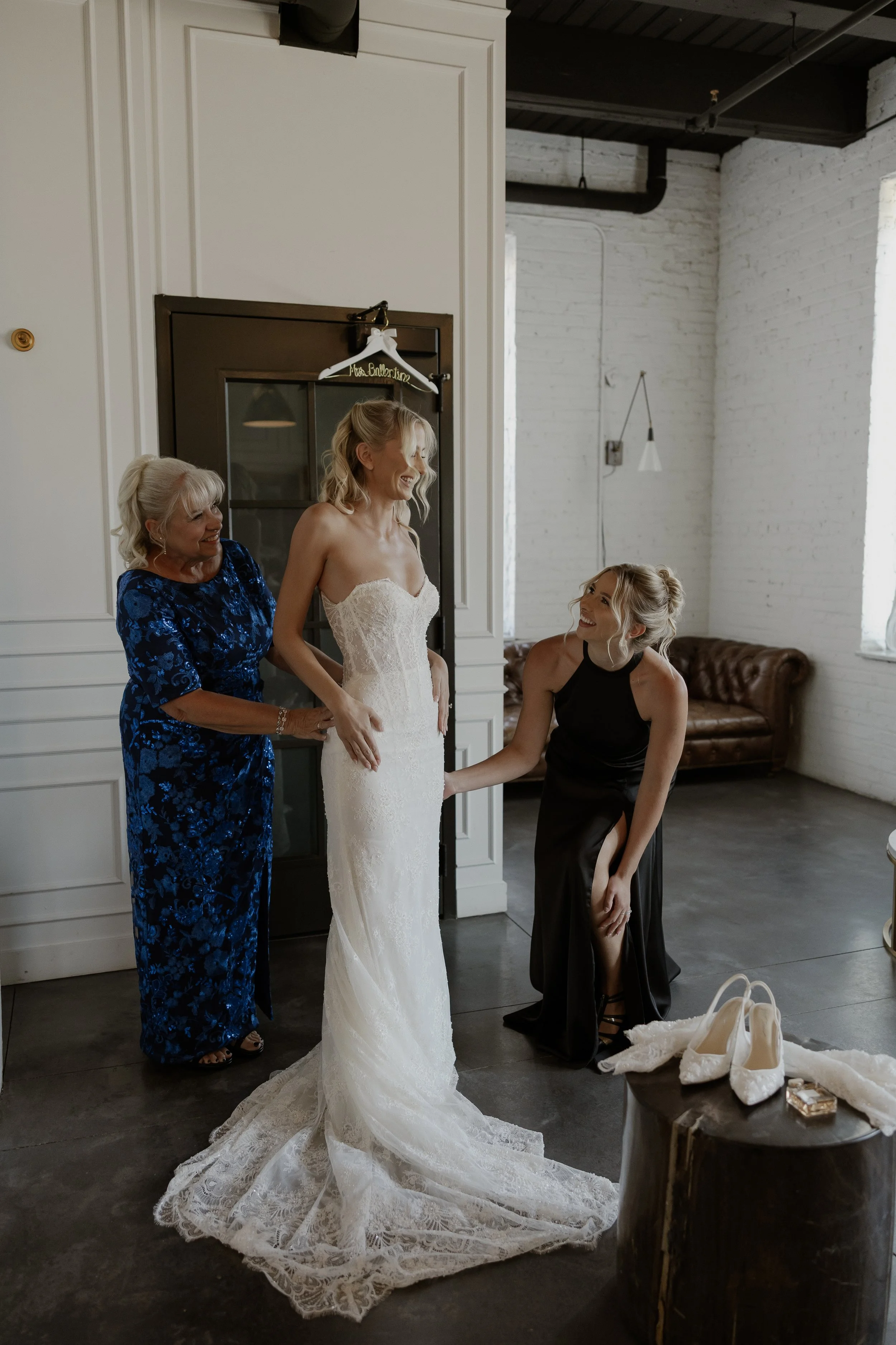 E & B getting ready moments-4261.jpg