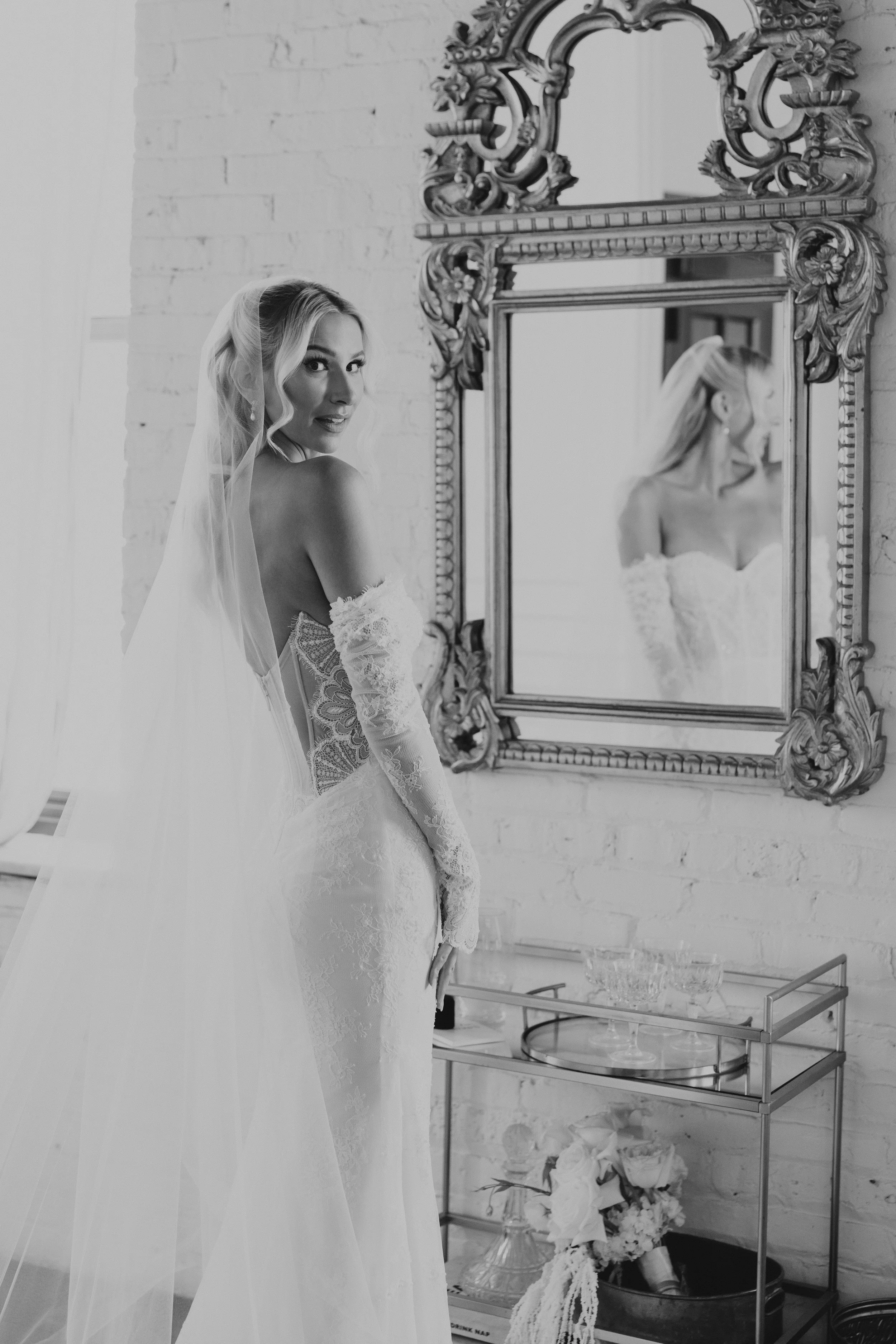 E & B getting ready moments-4480-2.jpg