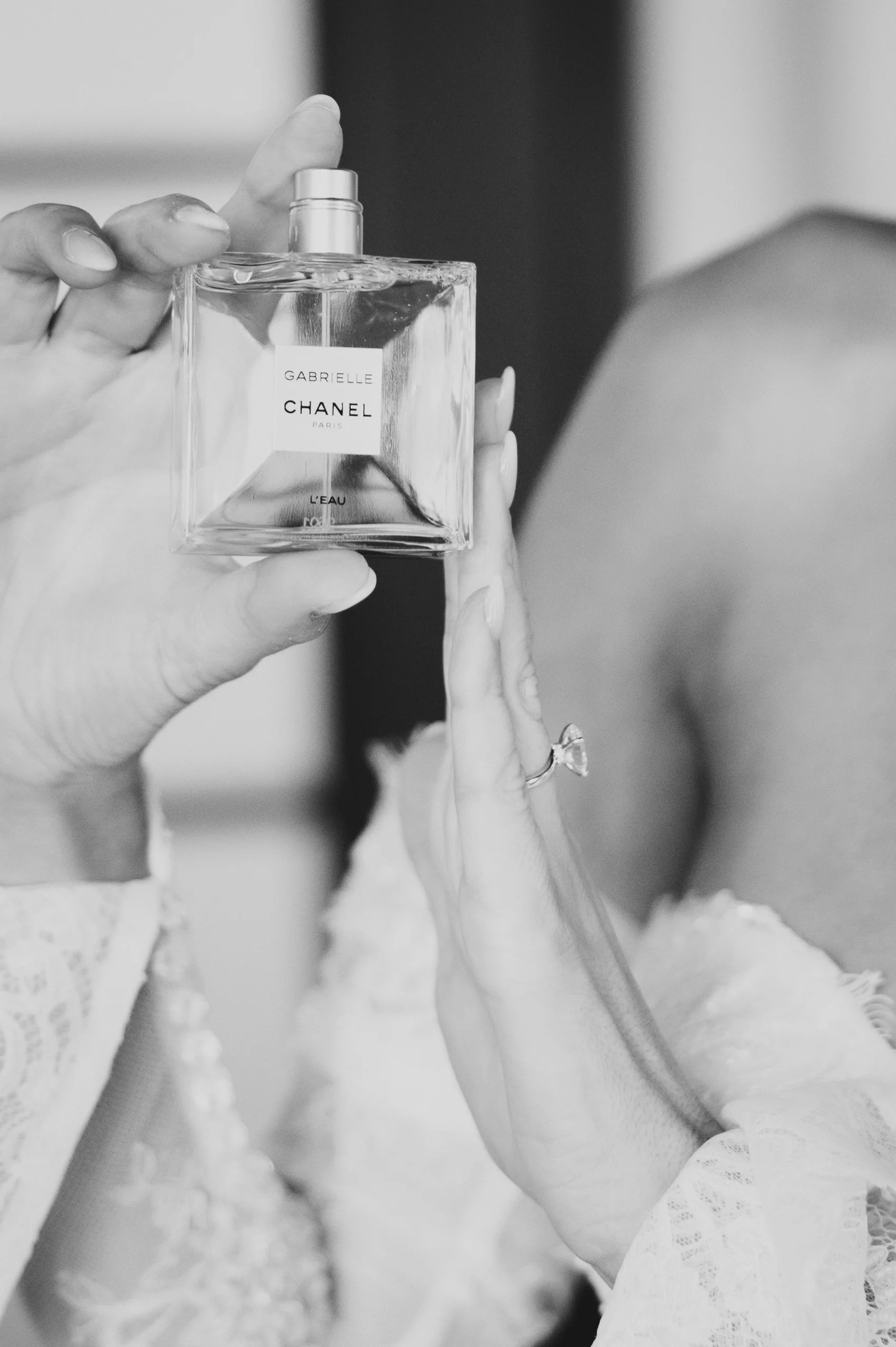 E & B getting ready moments-4432-2.jpg