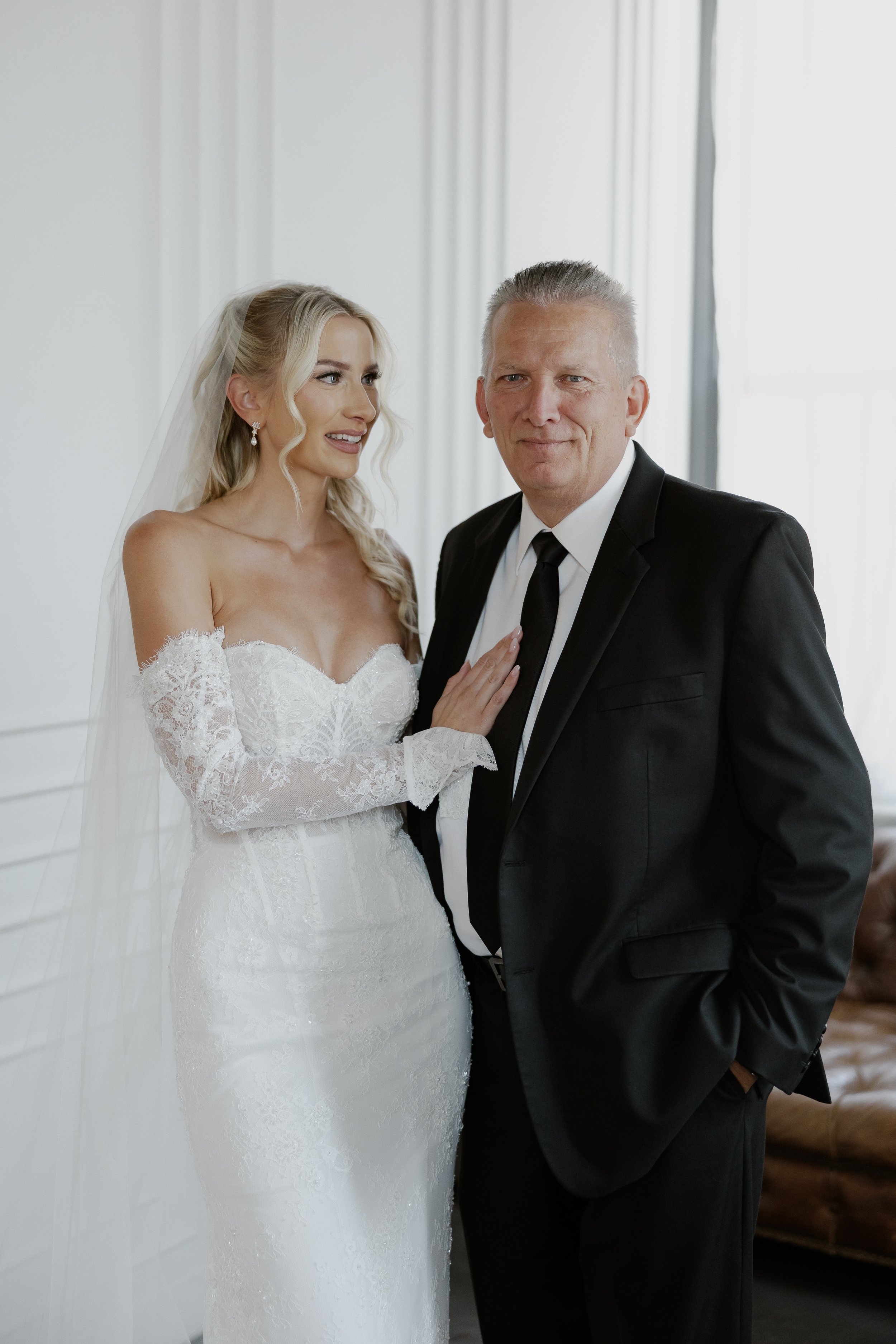 E & B getting ready moments-4574.jpg