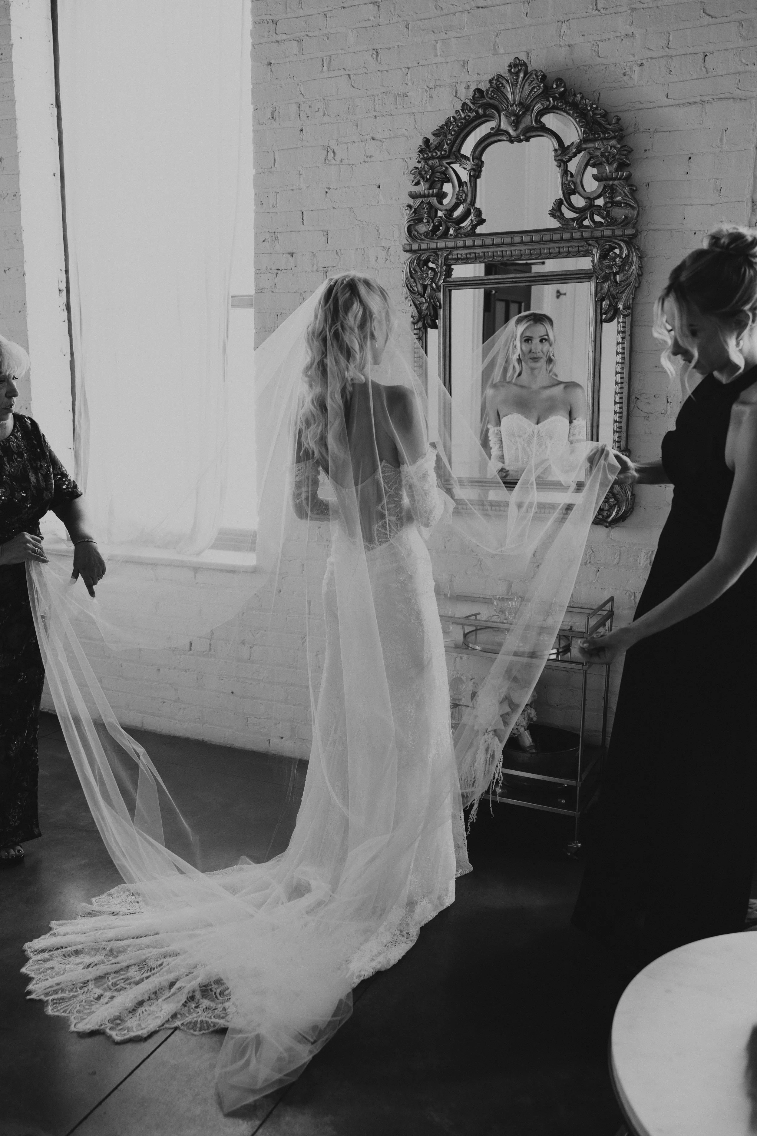 E & B getting ready moments-4456-2.jpg