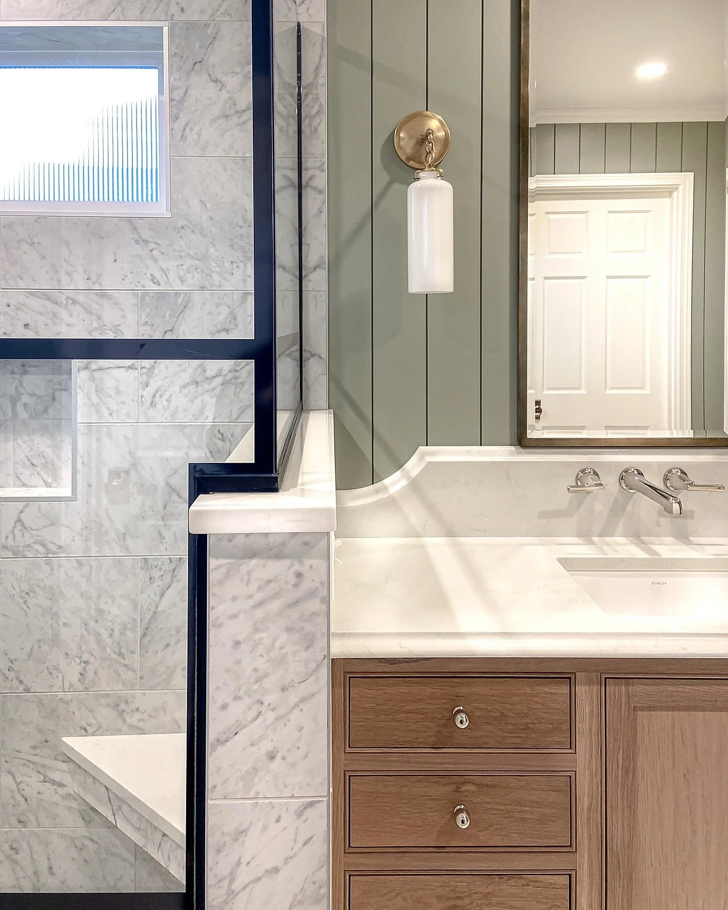 Throwback to one of the most spa-worthy bathrooms in our archive — those dreamy soft green walls are chef’s kiss 🙌
#spabathroom#greenbathroom#bathroomdesign#timelessinteriors#interiordesign#bathroomgoals#quartzcountertops#oakvanity#bead