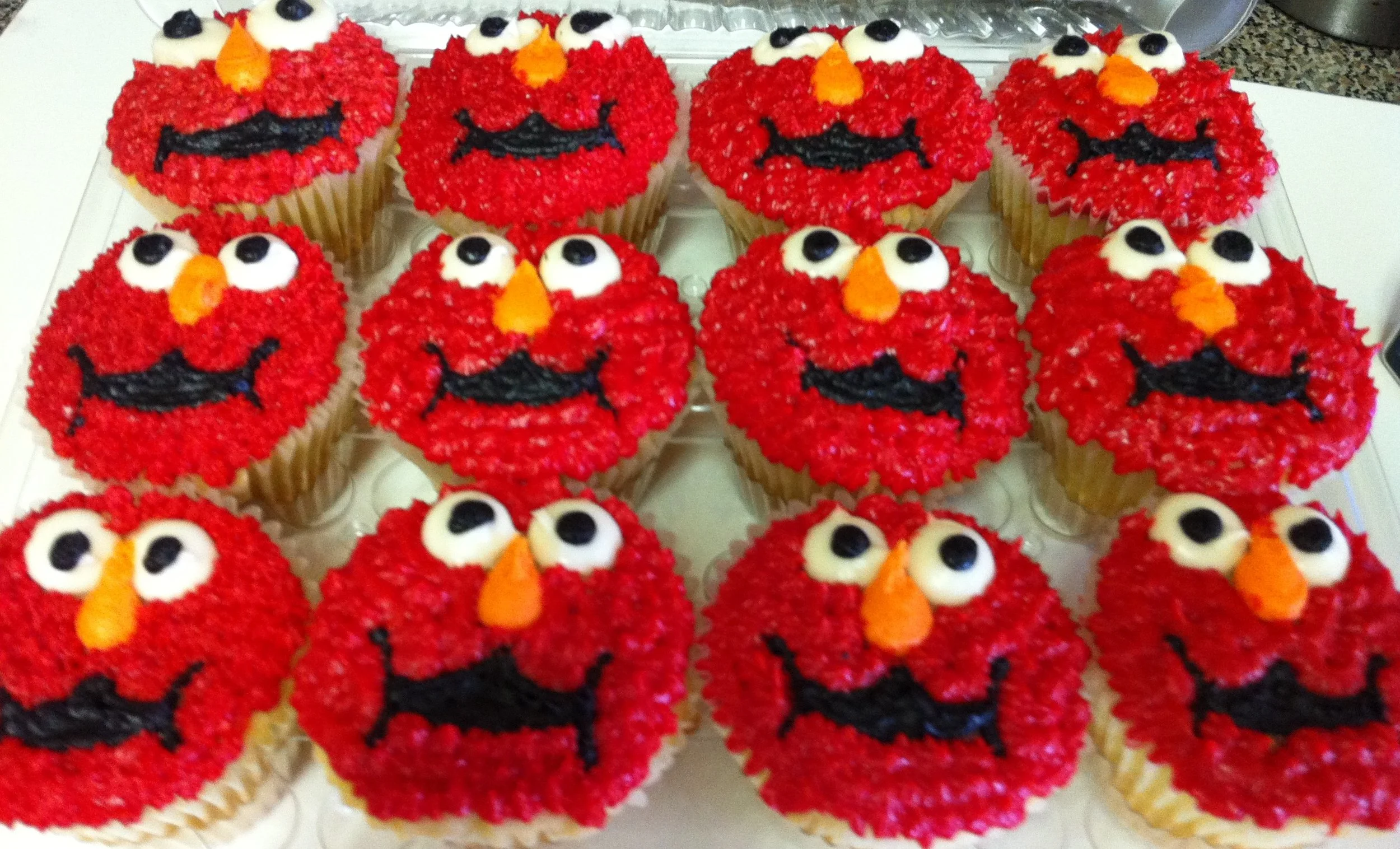 Elmo Cupcakes.JPG