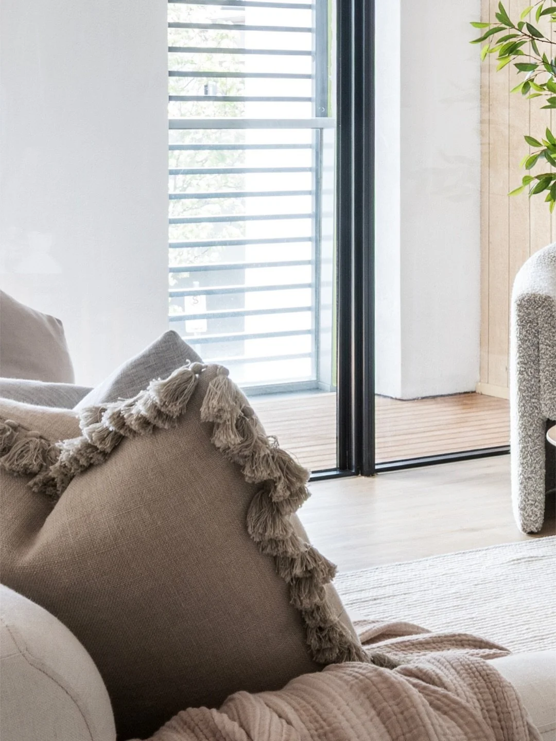 Project Muyan📍Fresh paint, new carpet and calm styling brought out the best in this home! The living and dining feel warm and open while each bedroom was softened with layers to feel inviting.
 
Every space was styled to highlight how practical and 