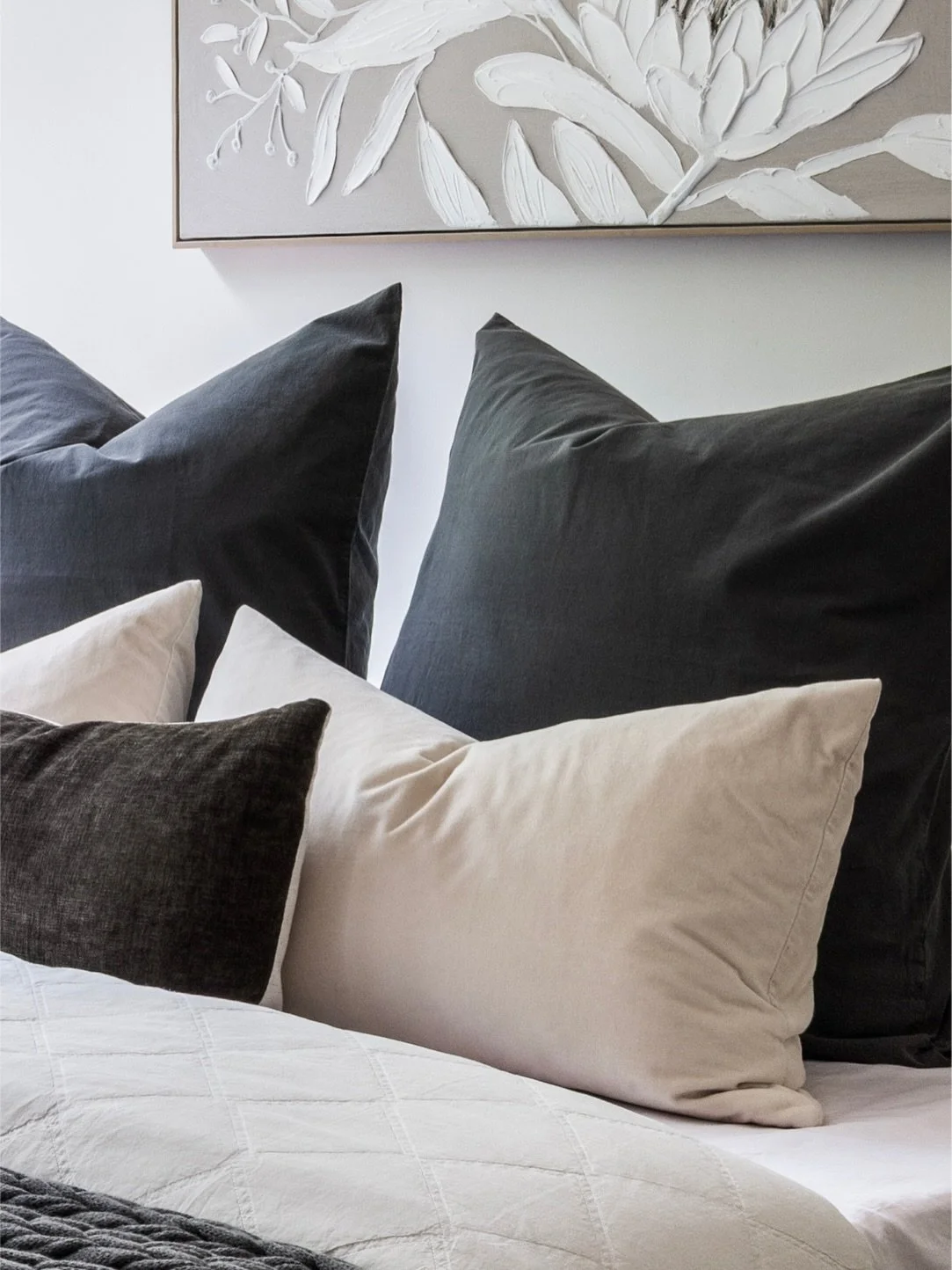 Project Peck📍Soft feminine touches layered over a moody contemporary base gave this townhouse its own quiet confidence.
 
The open living zone feels warm and refined, with darker tones balanced by gentle textures to soften the space. Each room was s