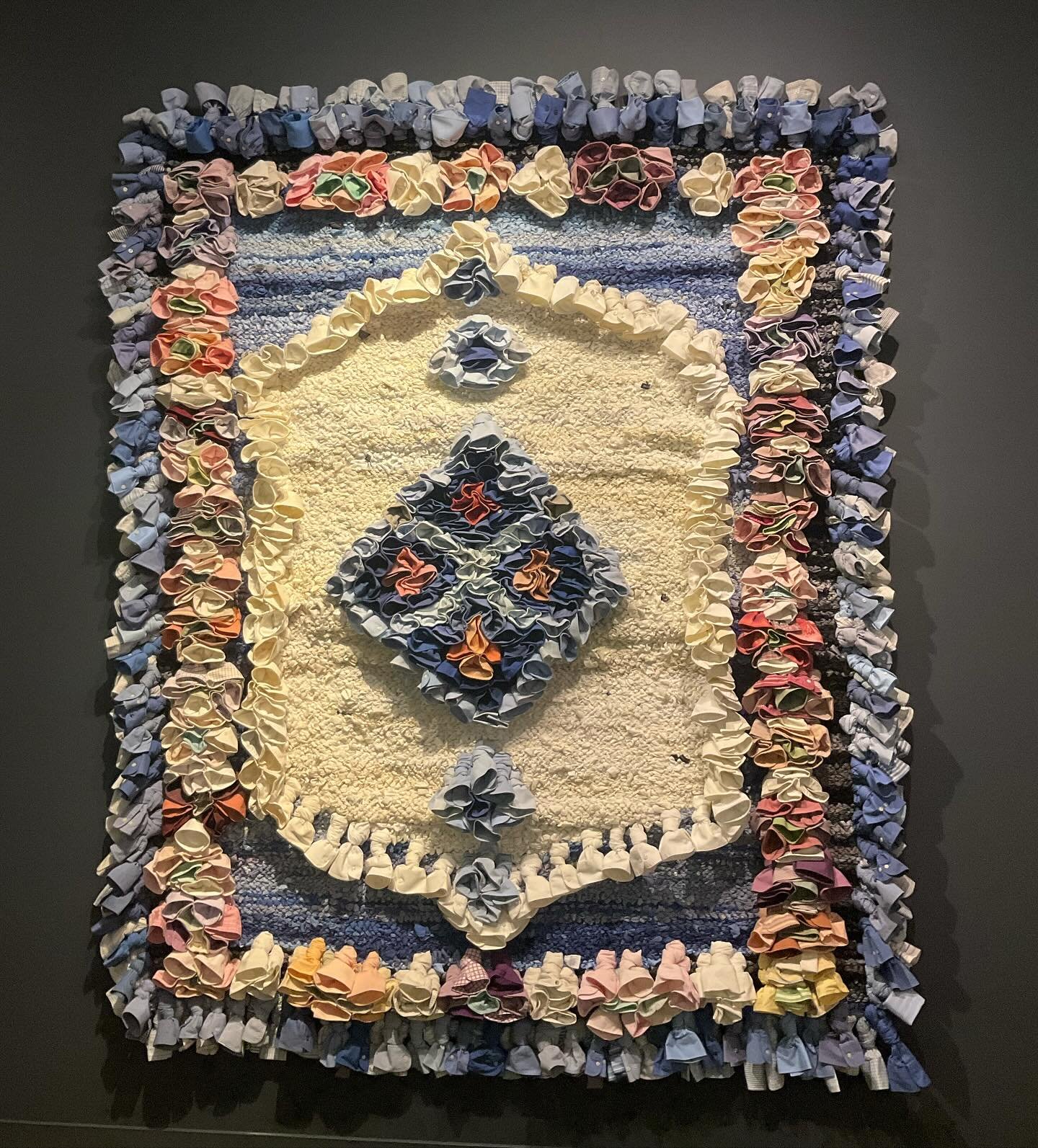 From fabric to frame, we handle it all with finesse! Our friends @sjmqt uplifting artists one textile at a time. 

#sanjosemuseumofquiltsandtextiles #sanjoseartist #sanfrancisco #sanfranciscoartgallery #arthandling