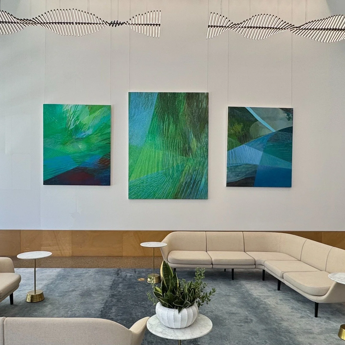 Grateful to @slate_art for trusting us with their seasonal art rotations!

This week, we had the pleasure of installing original paintings by @deborahhamon in San Francisco.

Swipe to see the process ➡️