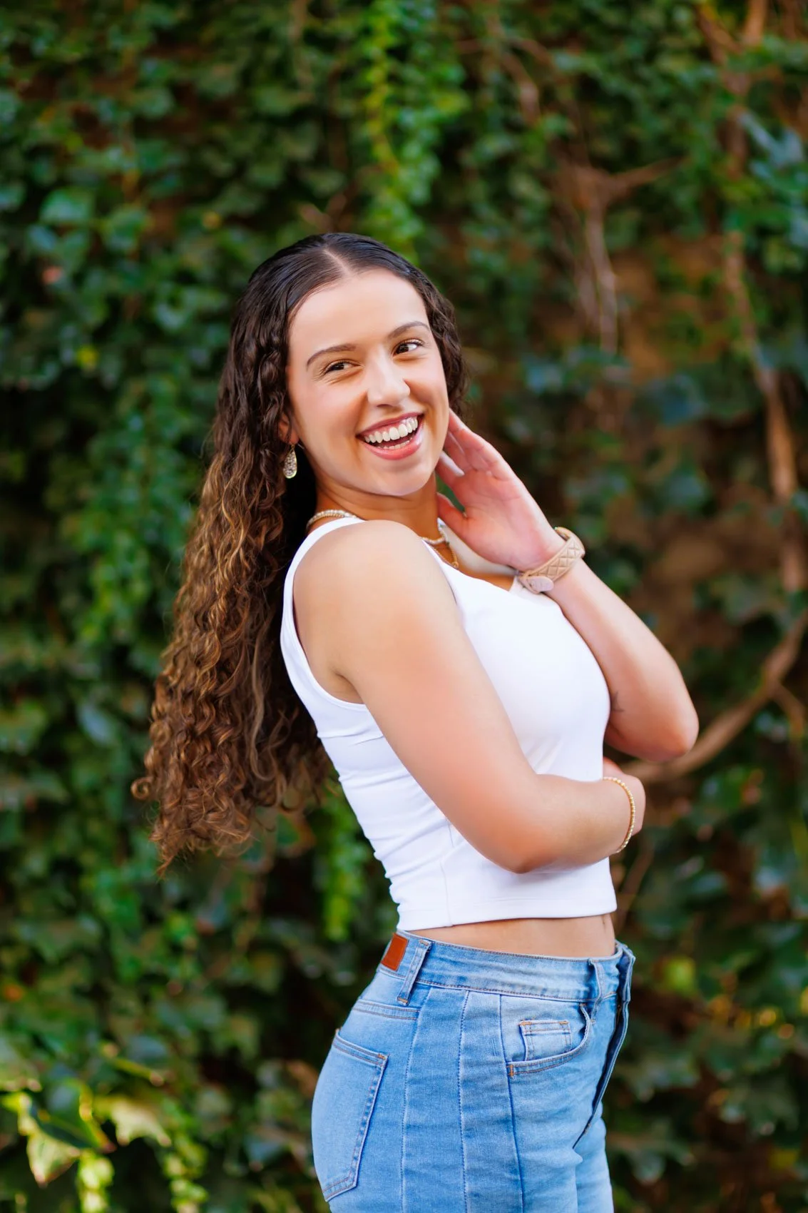 senior photo of a girl laughing in the Old Market, Downtown Omaha, NE