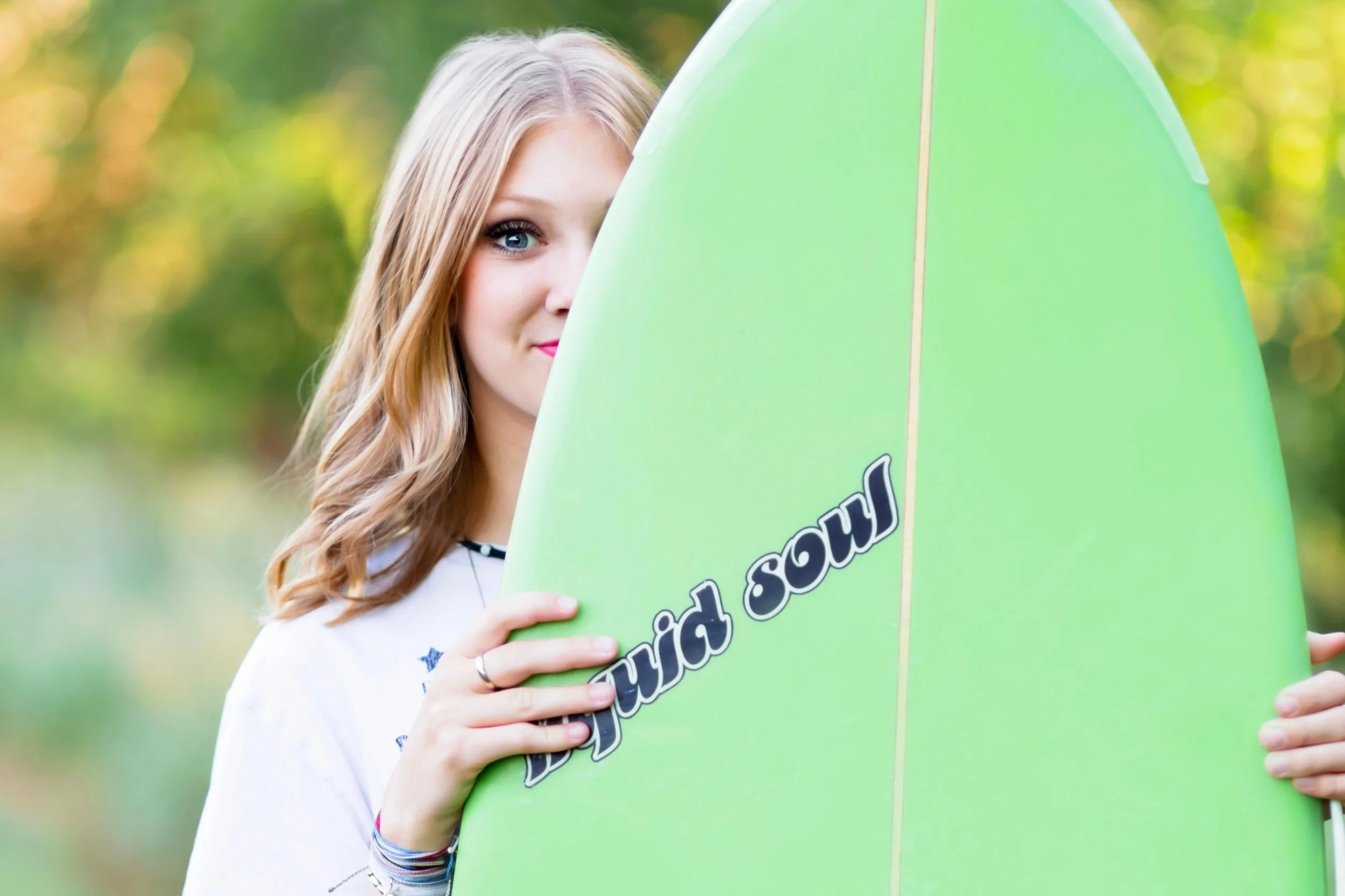 senior photo of a girl with a surfboard in Papillion, NE